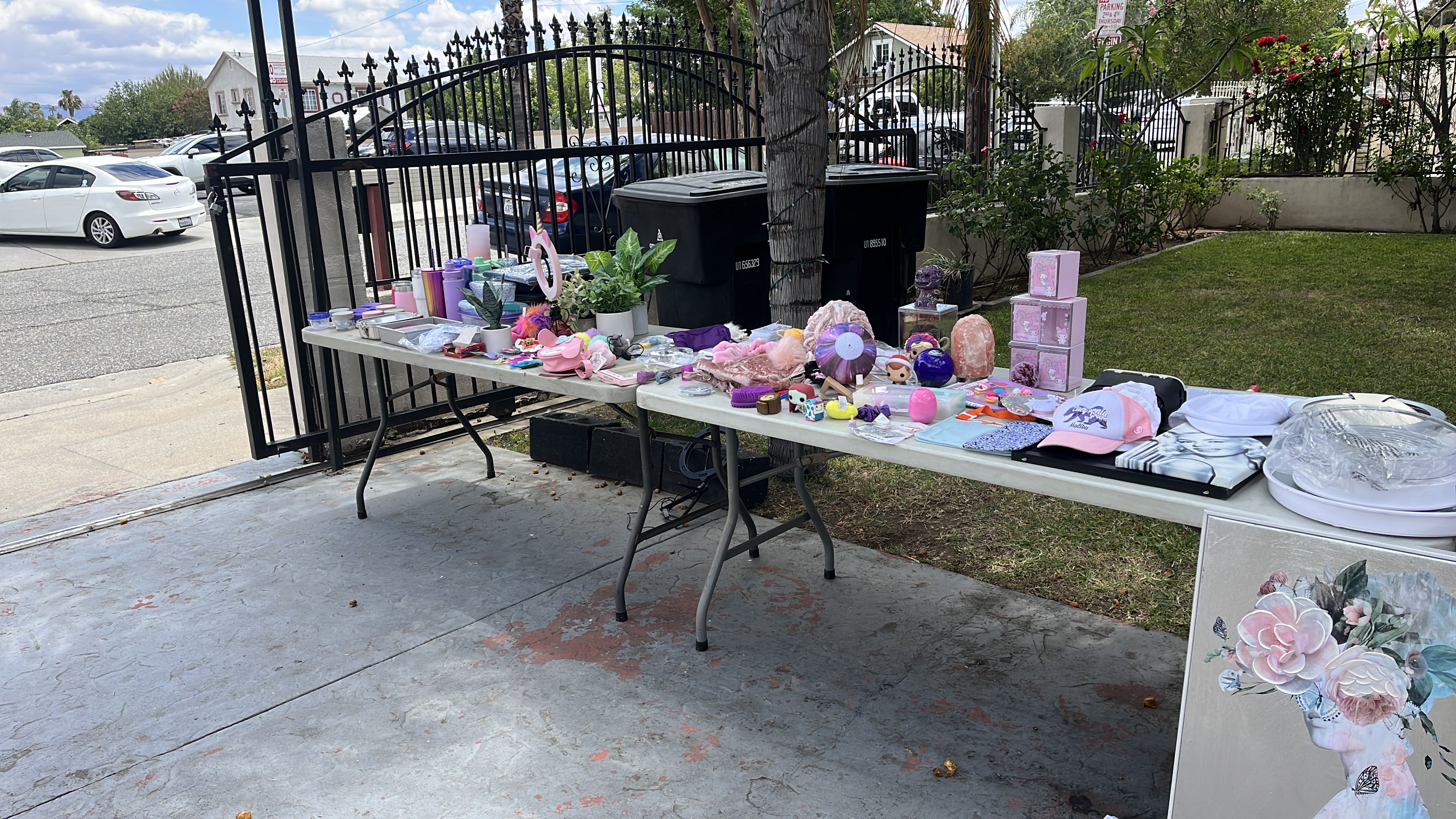 yard sale photo