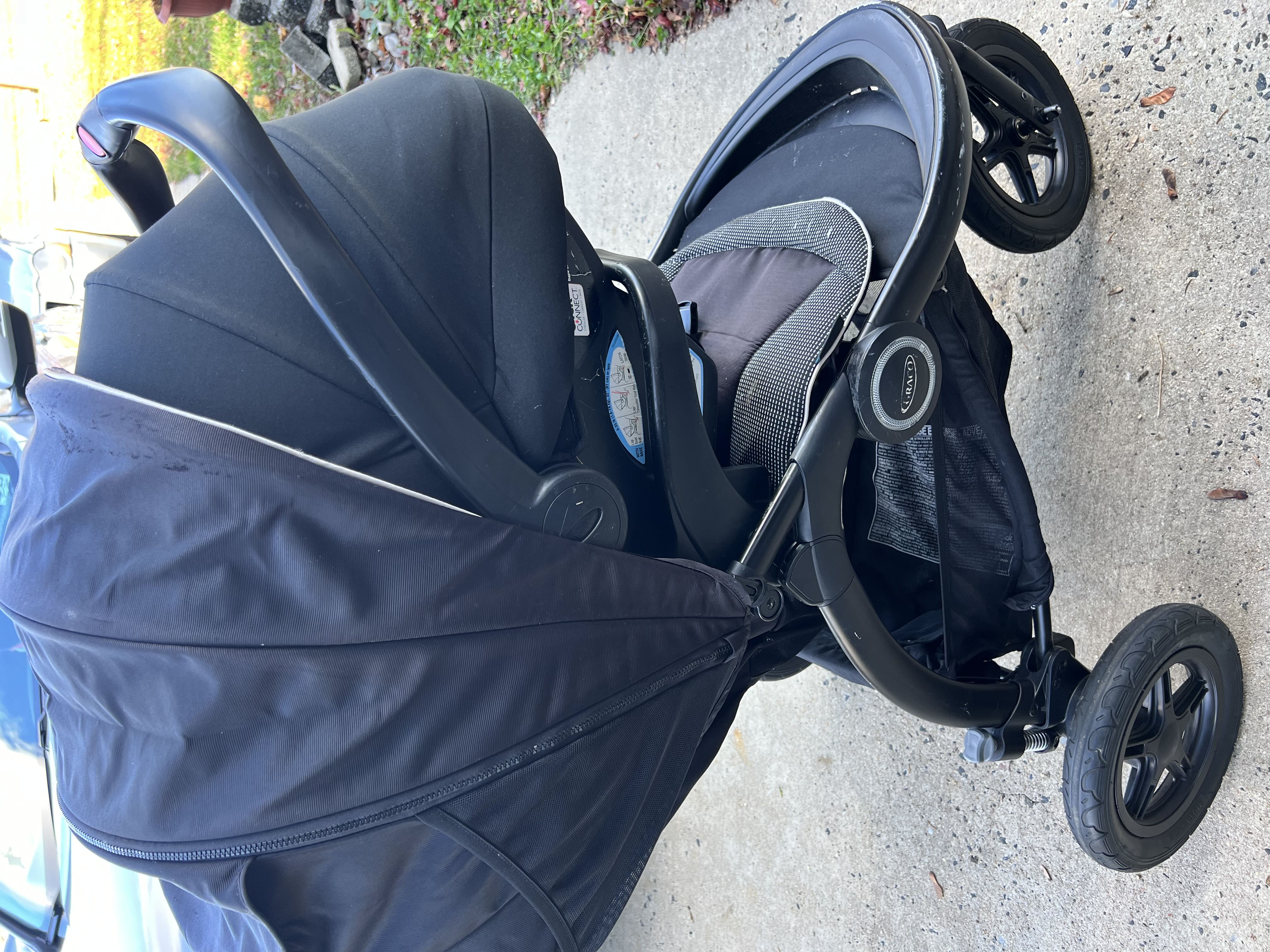 Multifamily Garage / Yard Sale photo
