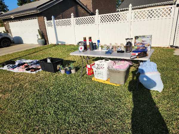 YARD SALE photo
