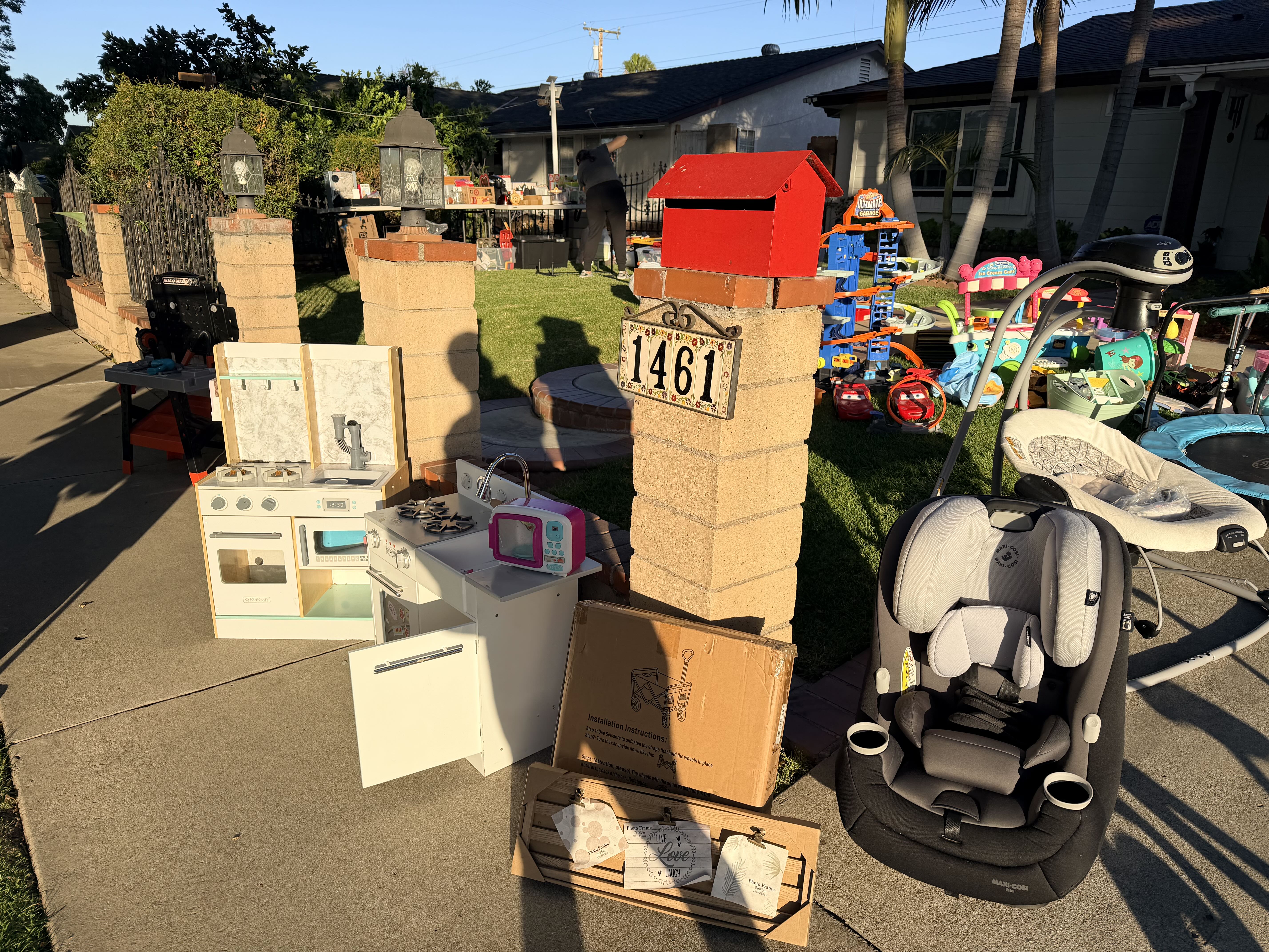 yard sale photo