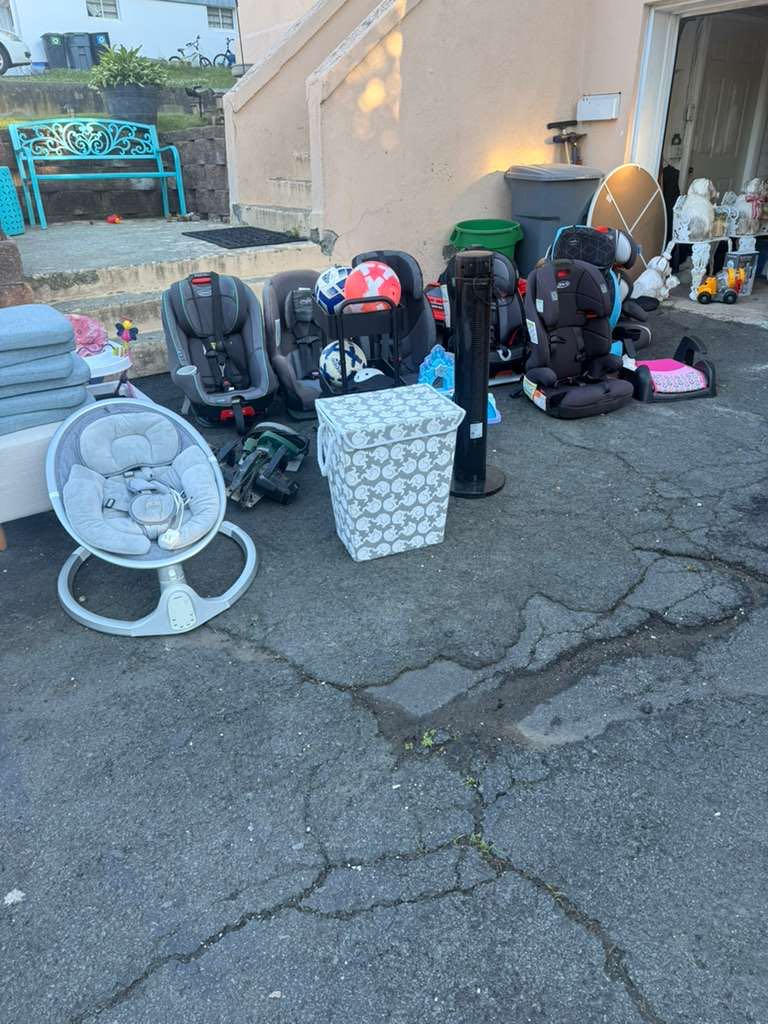GARAGE SALE photo