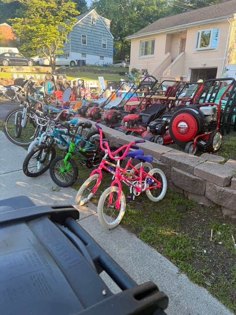 GARAGE SALE photo