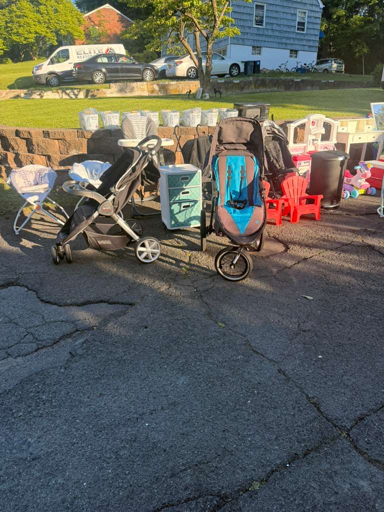 GARAGE SALE photo