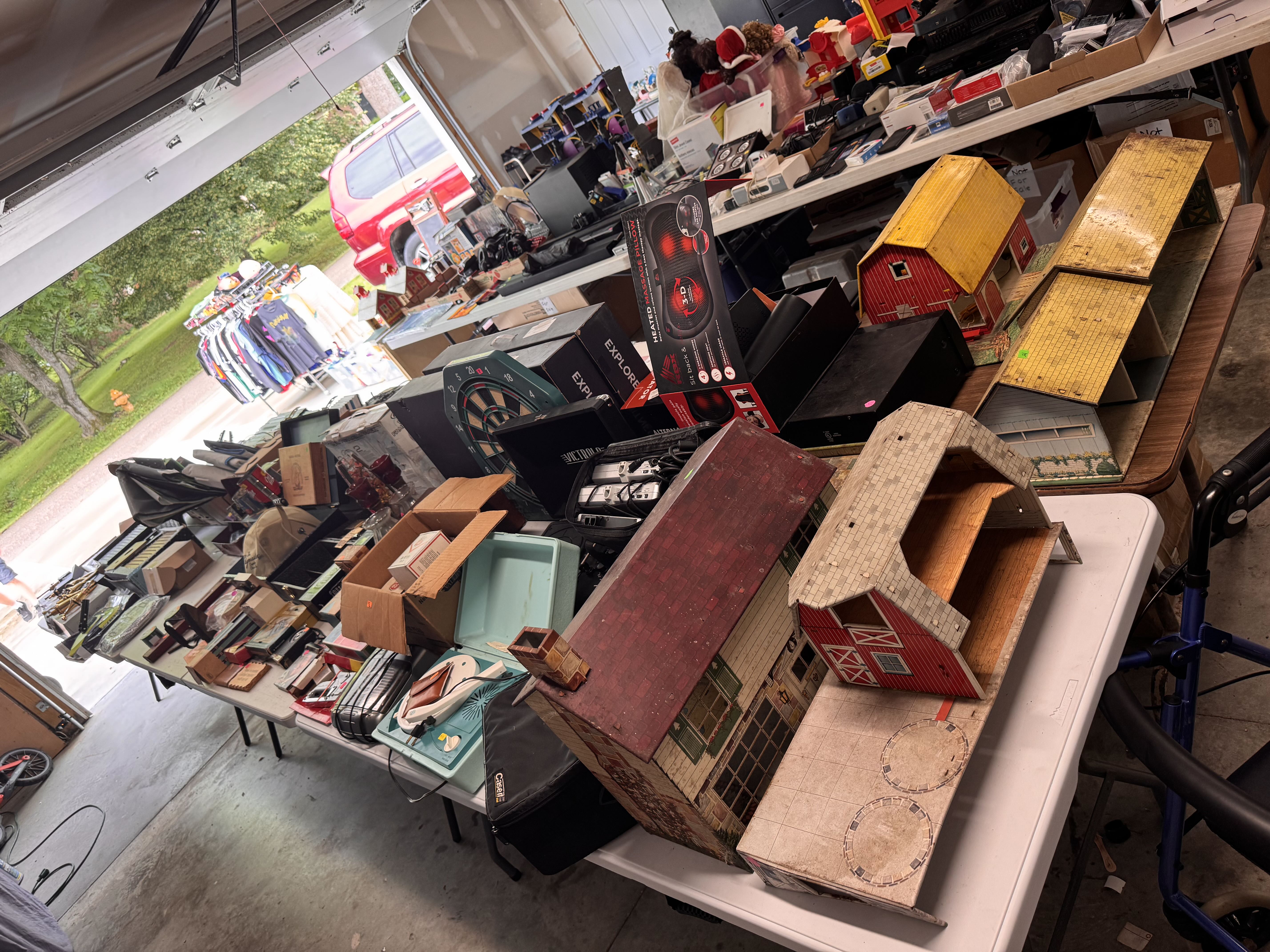 garage sale- vintage, electronics, video games, dvds, vinyls and more photo
