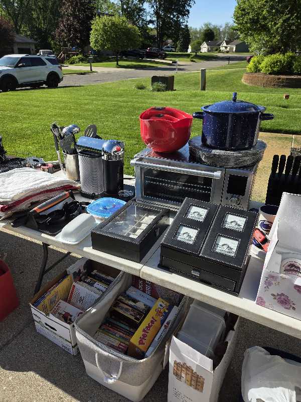 multifamily yard sale photo