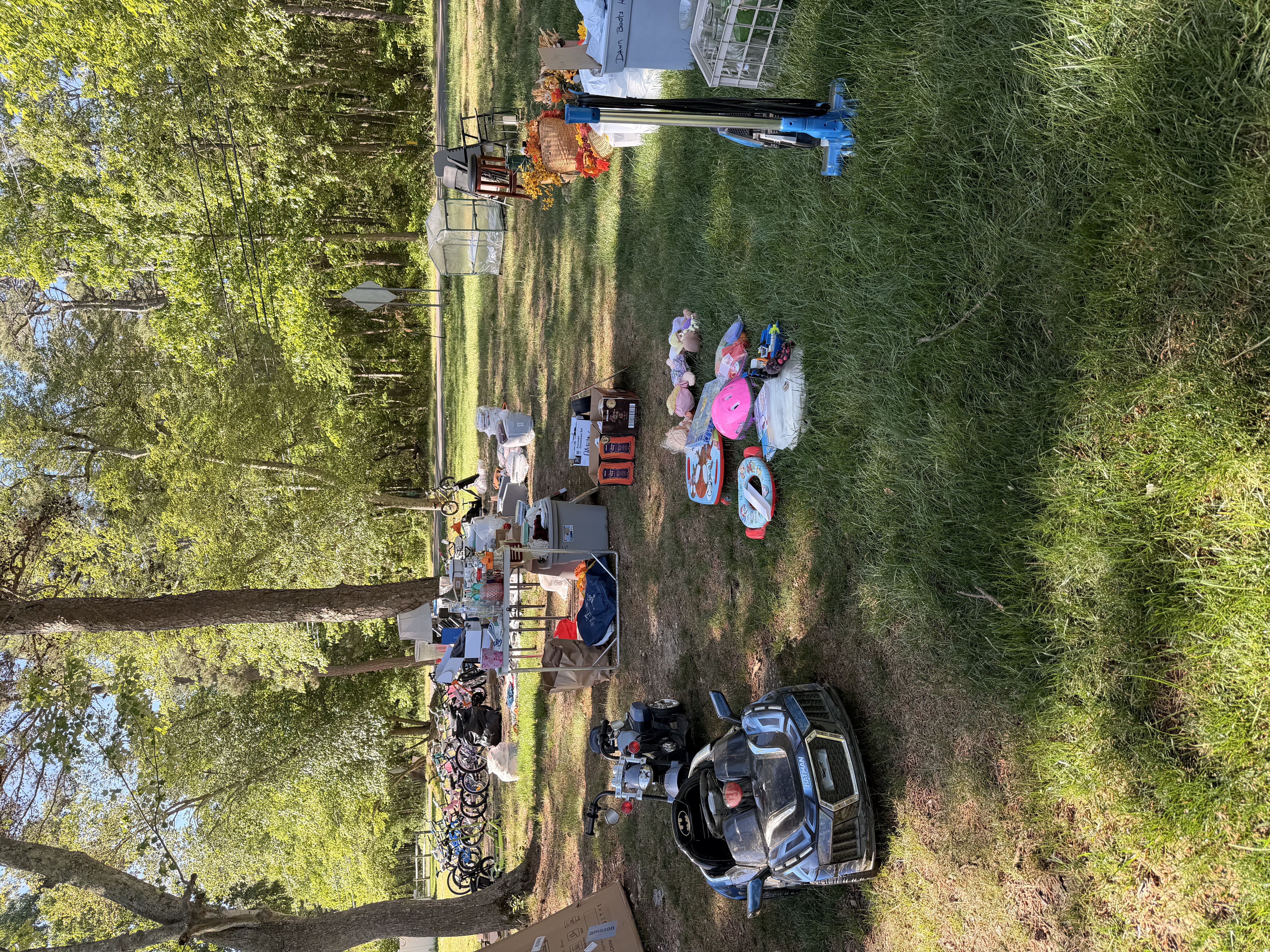yard sale photo