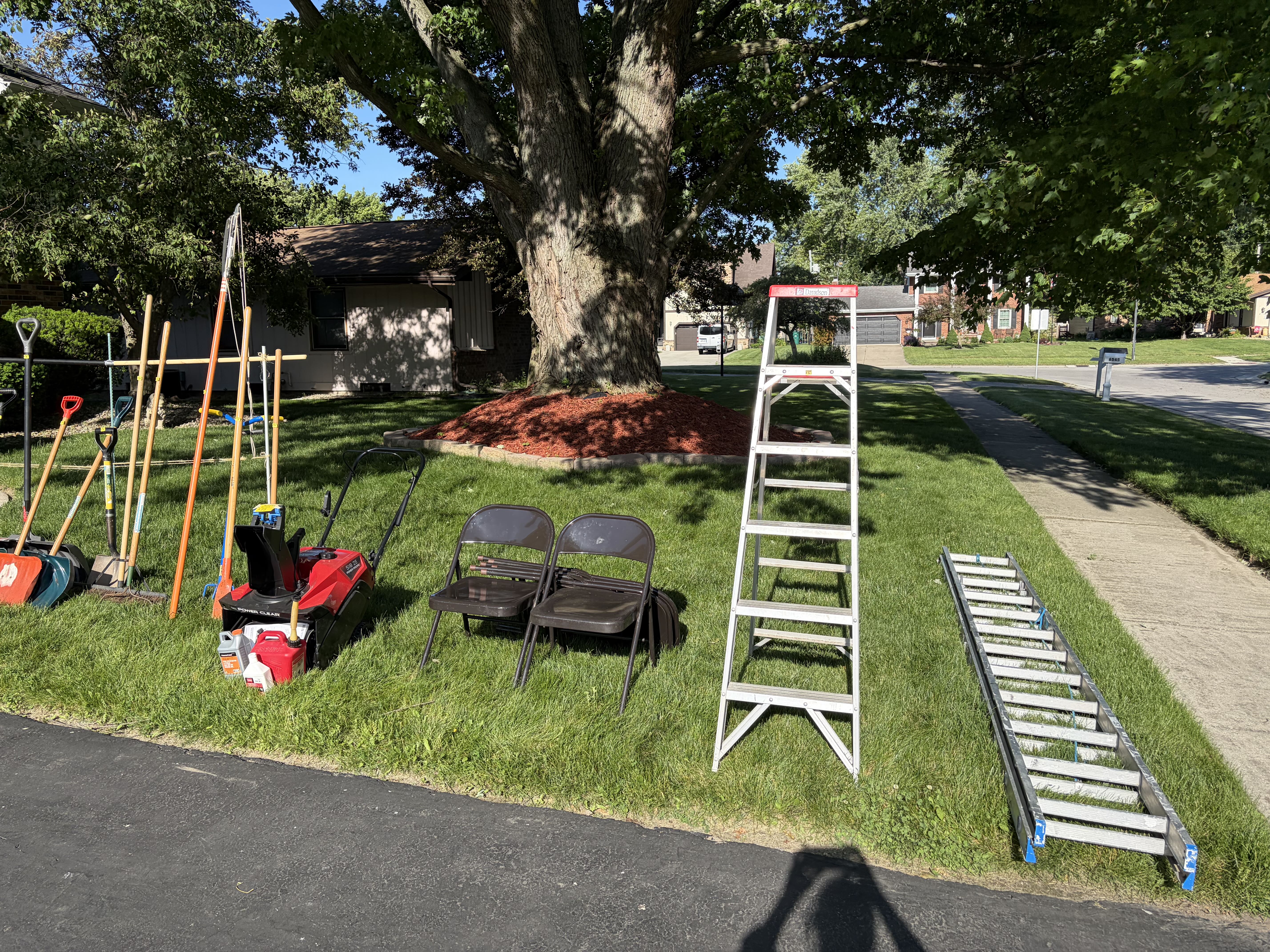 Garage / Yard Sale photo