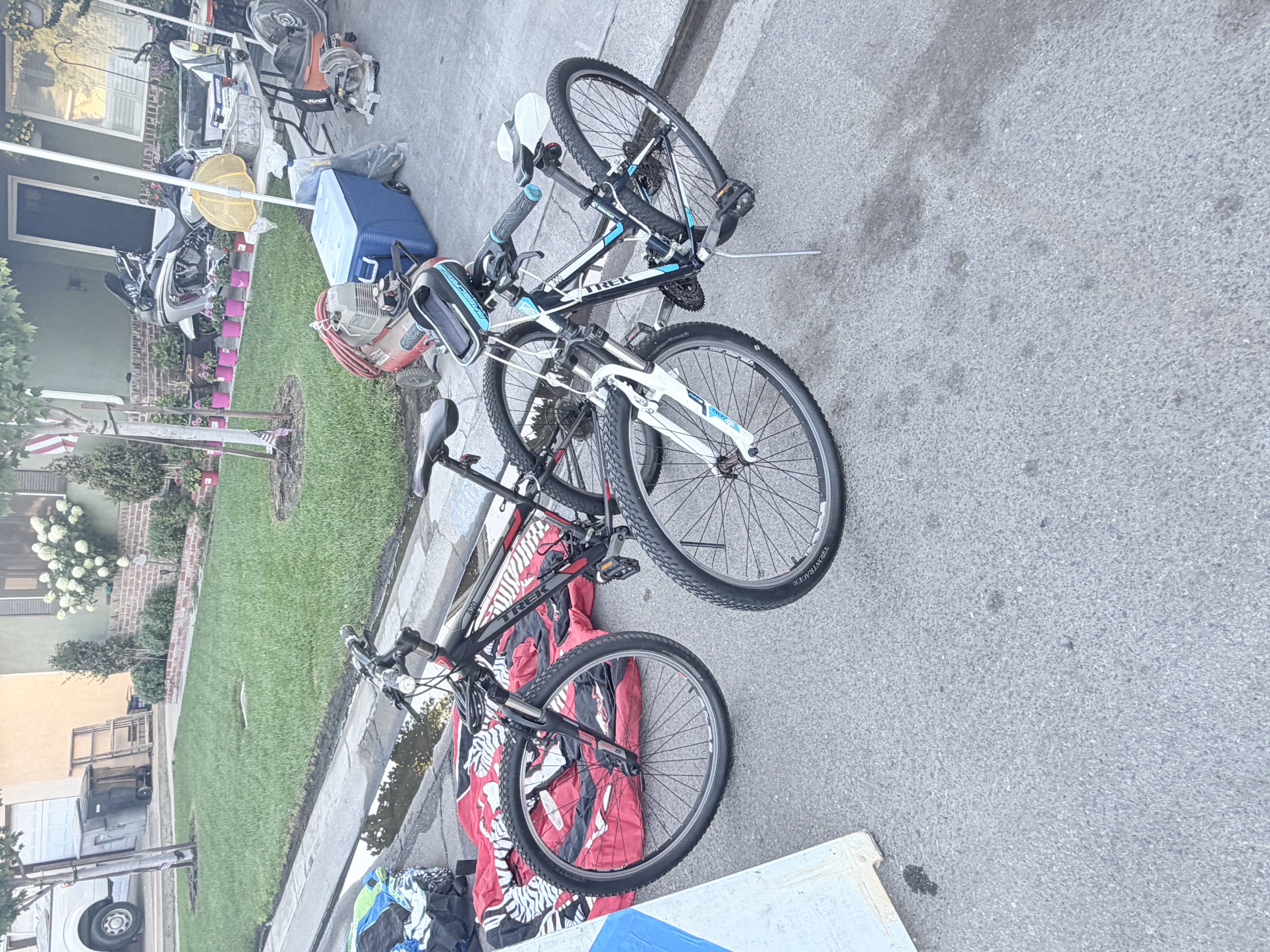 YARD / GARAGE SALE photo