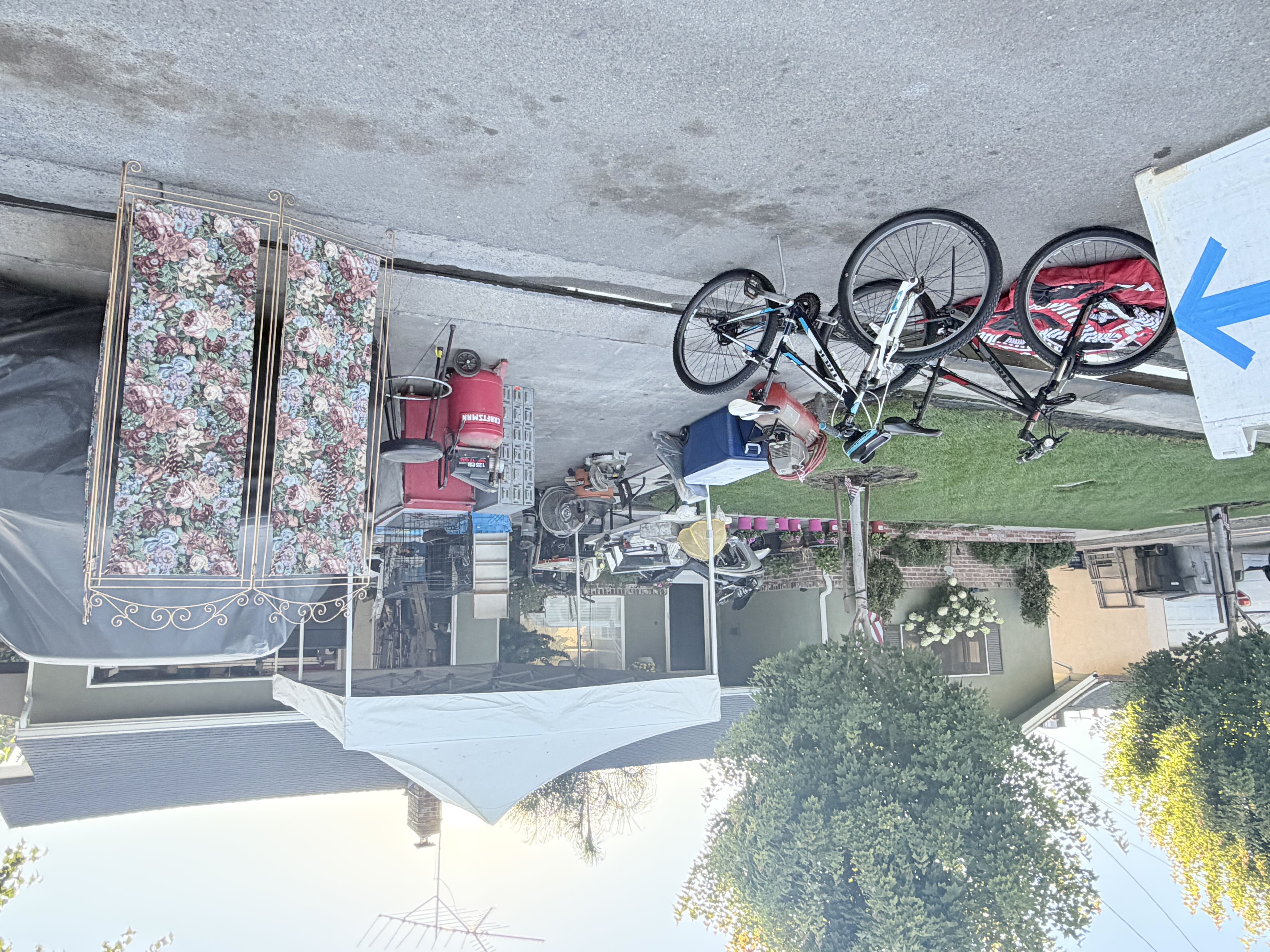YARD / GARAGE SALE photo
