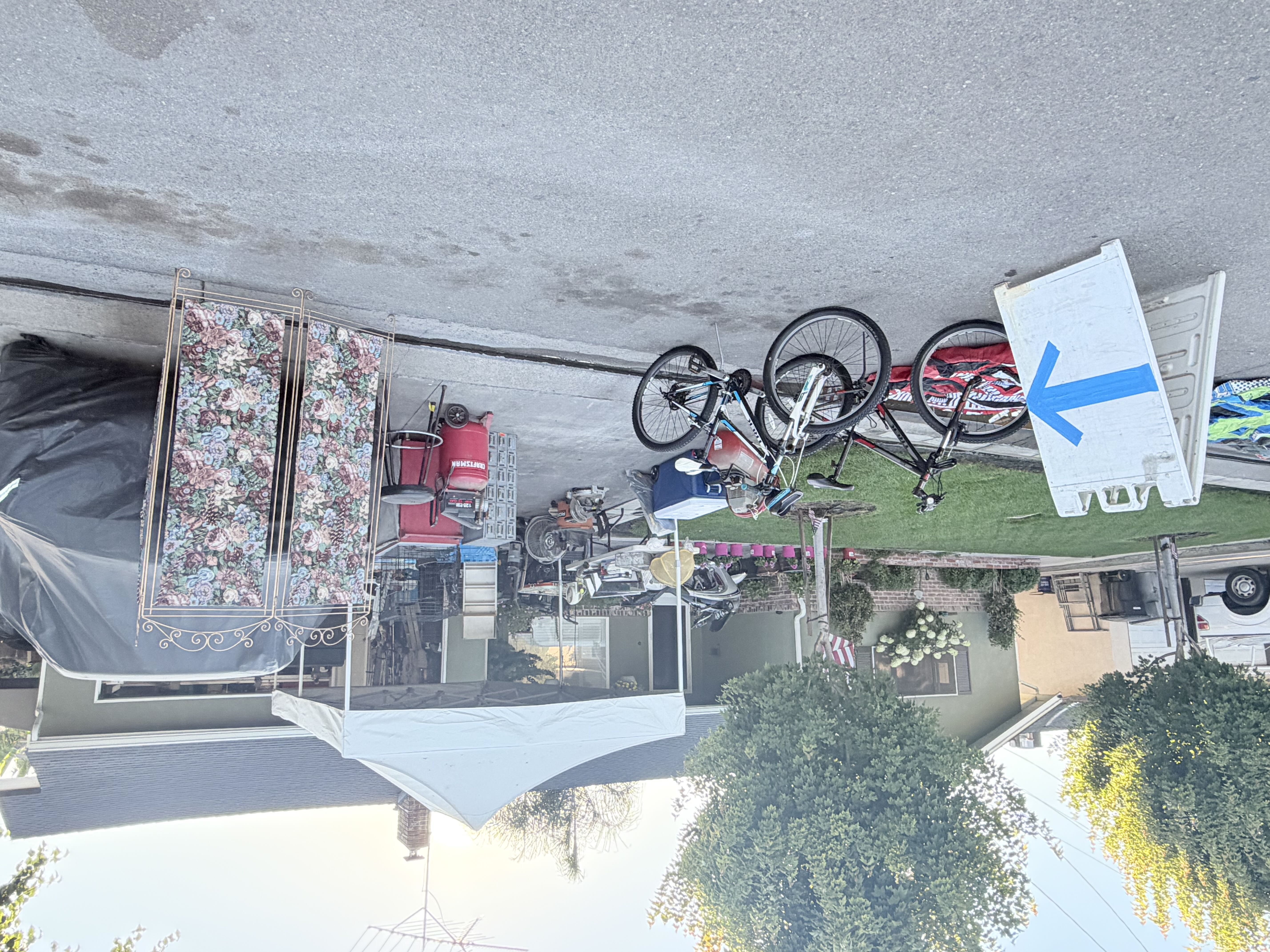 YARD / GARAGE SALE photo