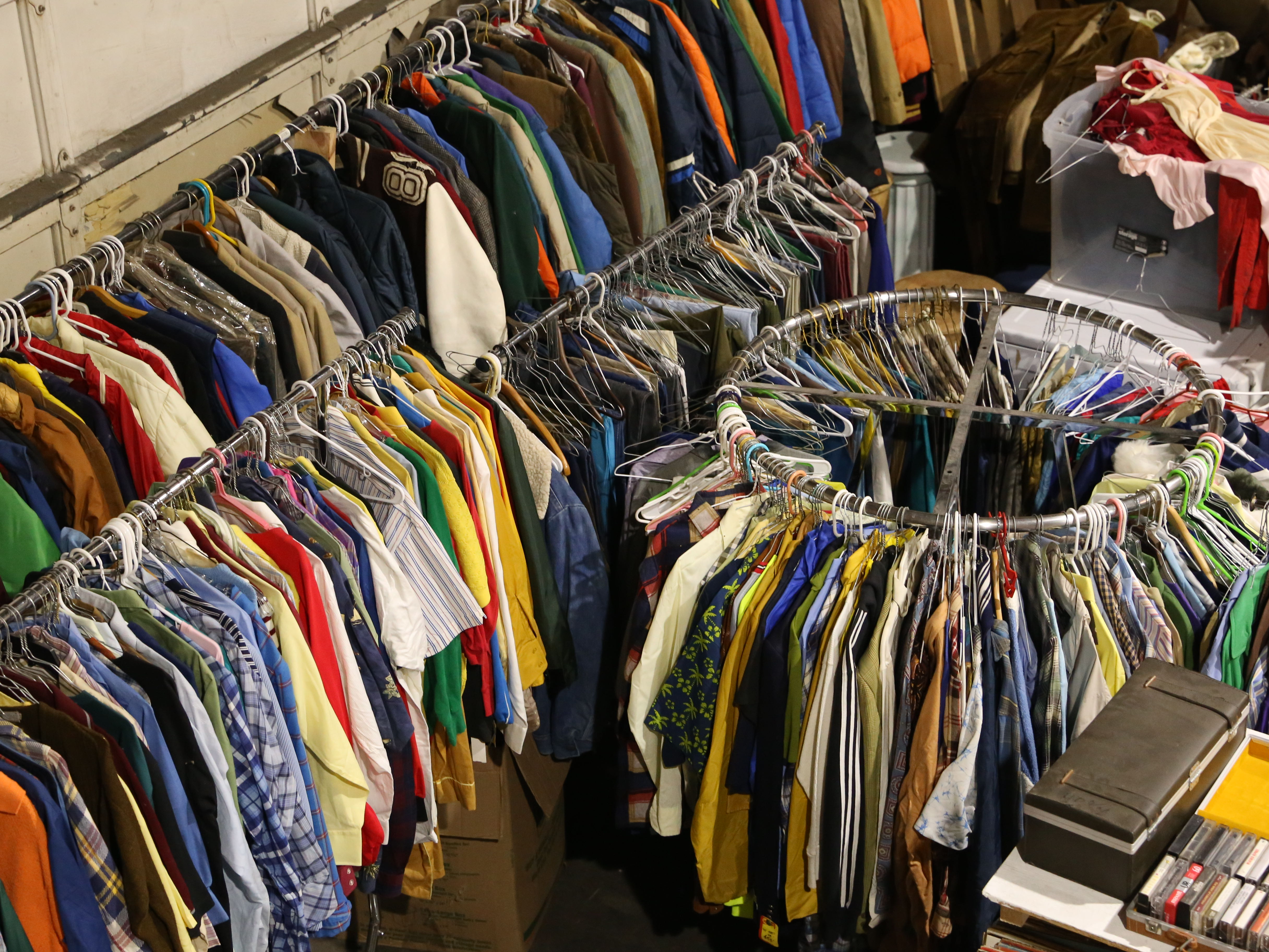 4,800 SQ. FT. WAREHOUSE FULL OF VINTAGE, ANTIQUES & COLLECTIBLES! APPOINTMENT ONLY!