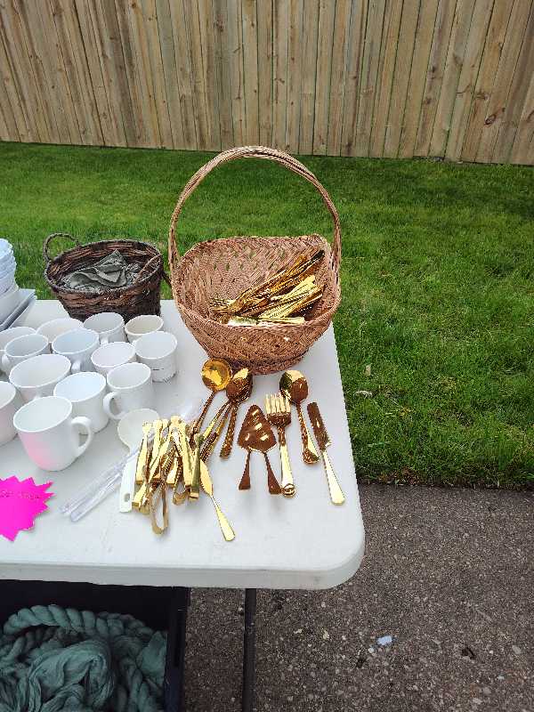 yard sale photo