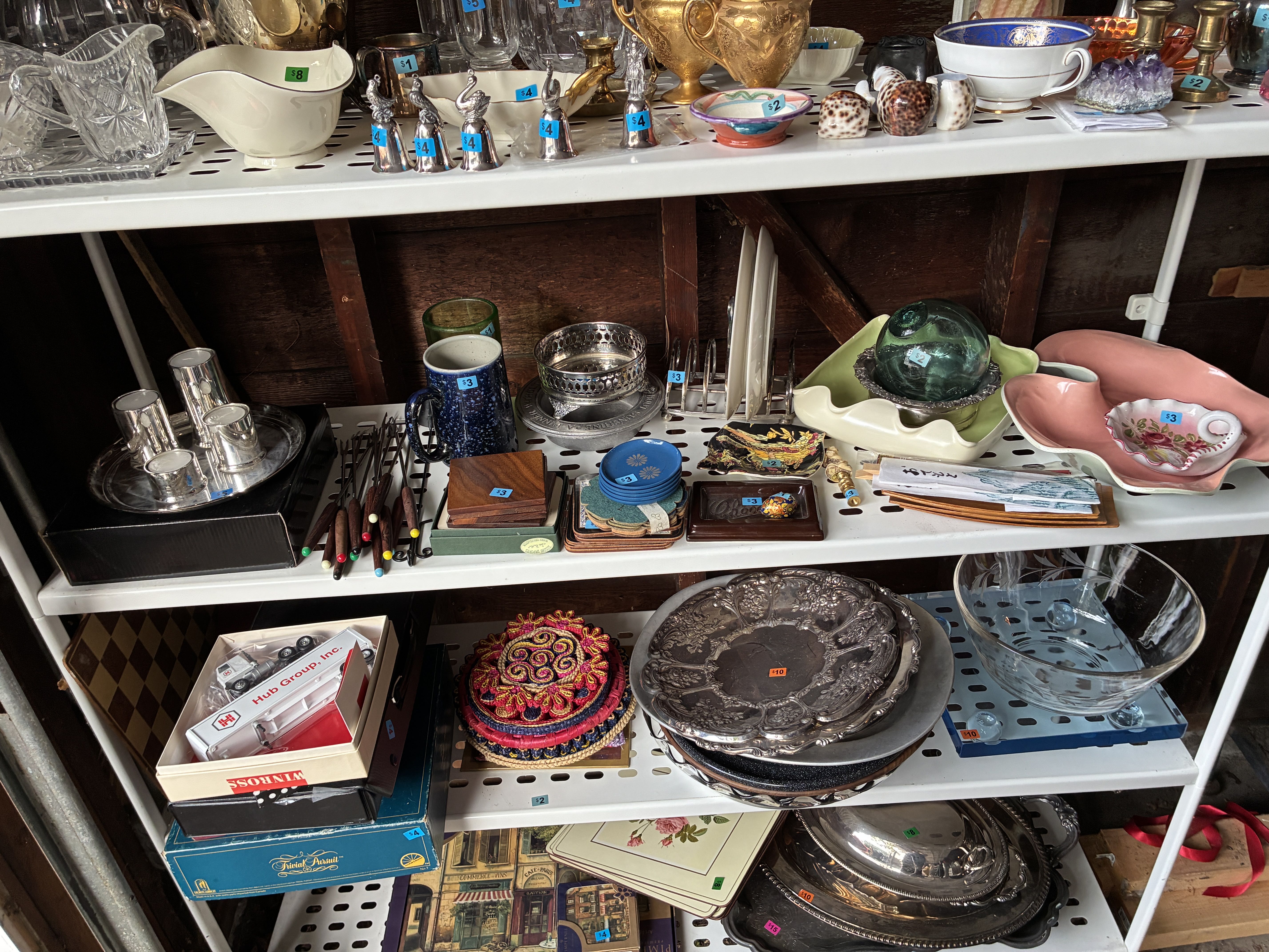Summit Ave huge garage sale/estate sale in Alley photo