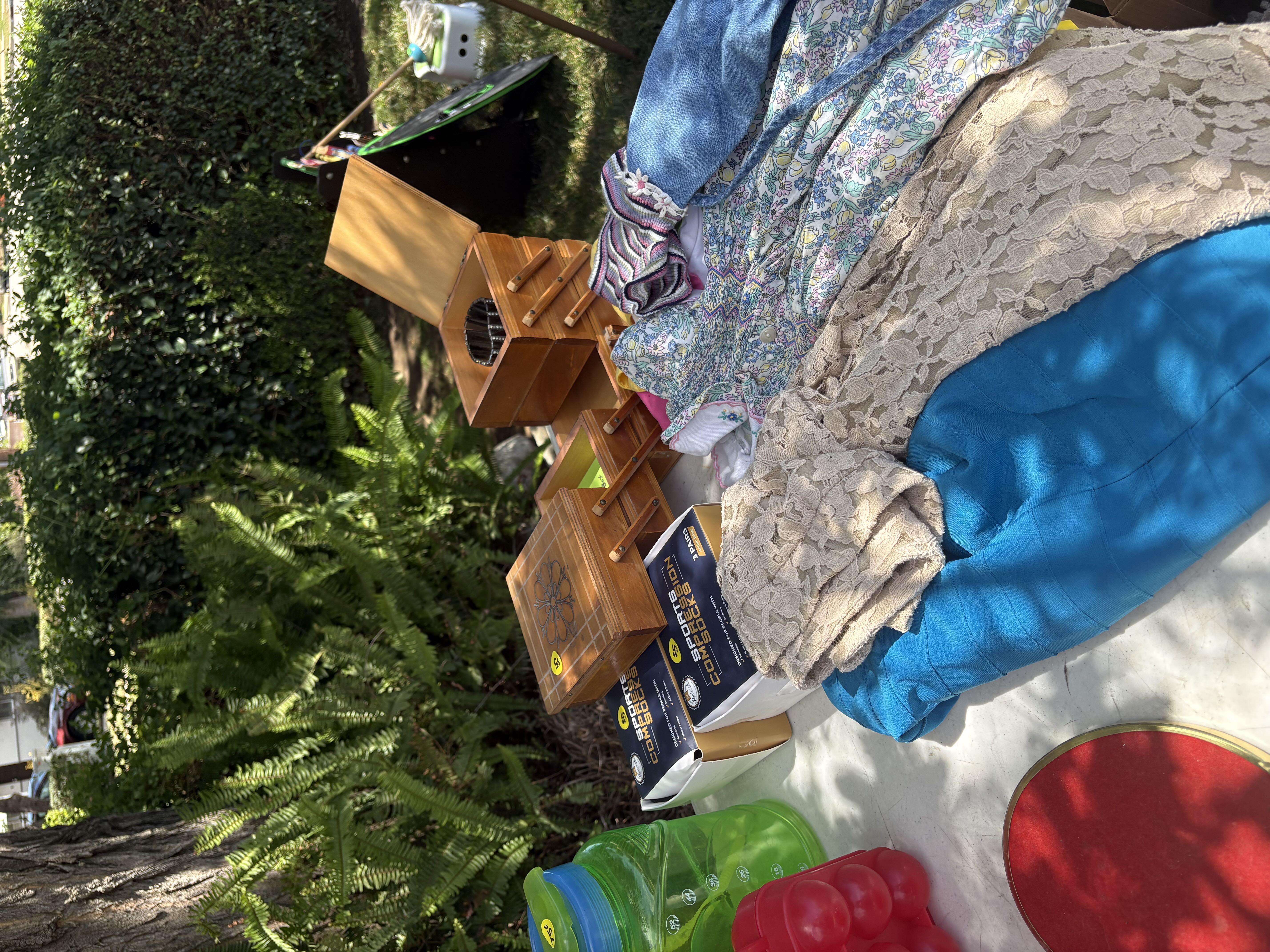 yard sale photo