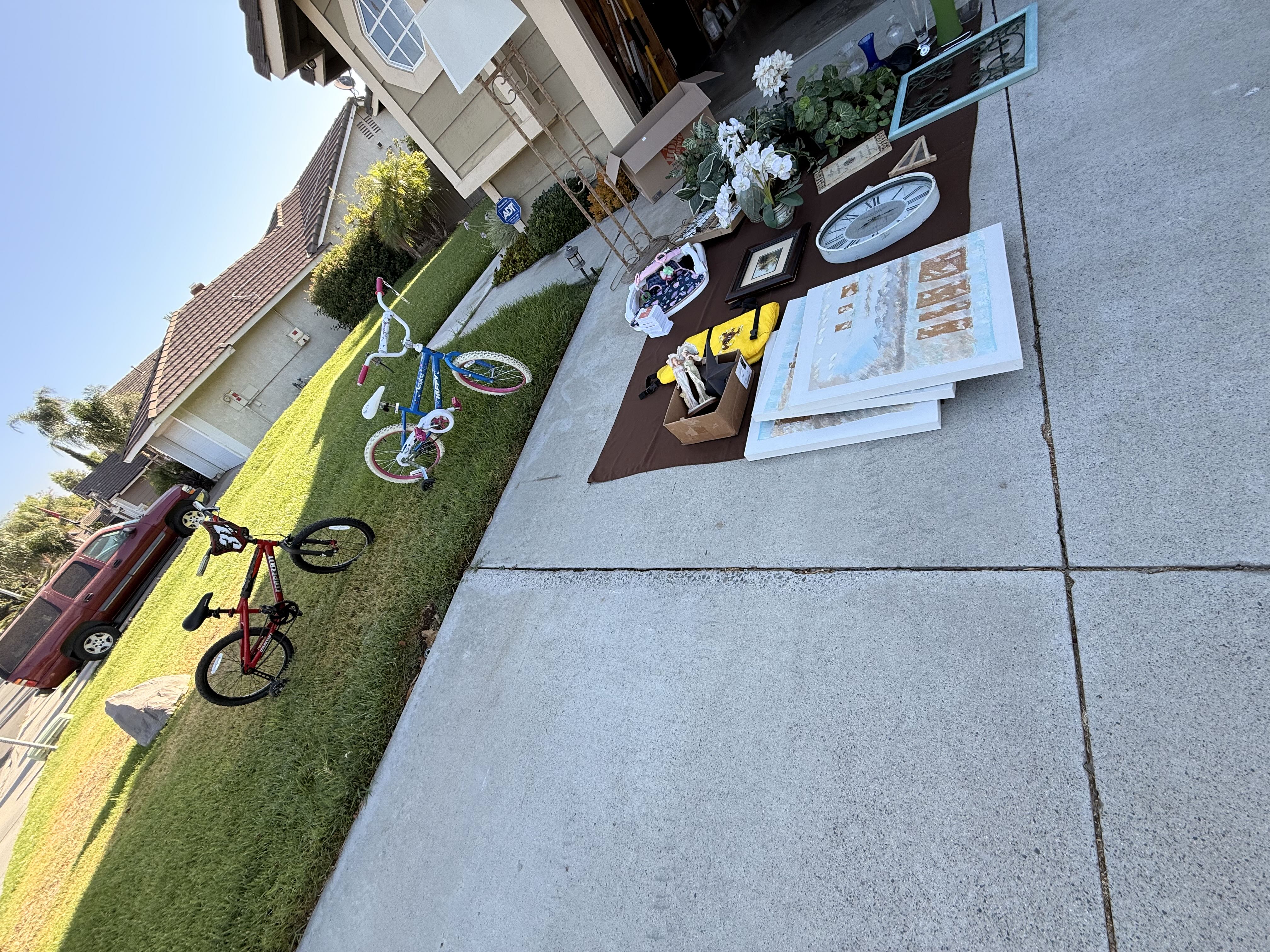yard sale photo