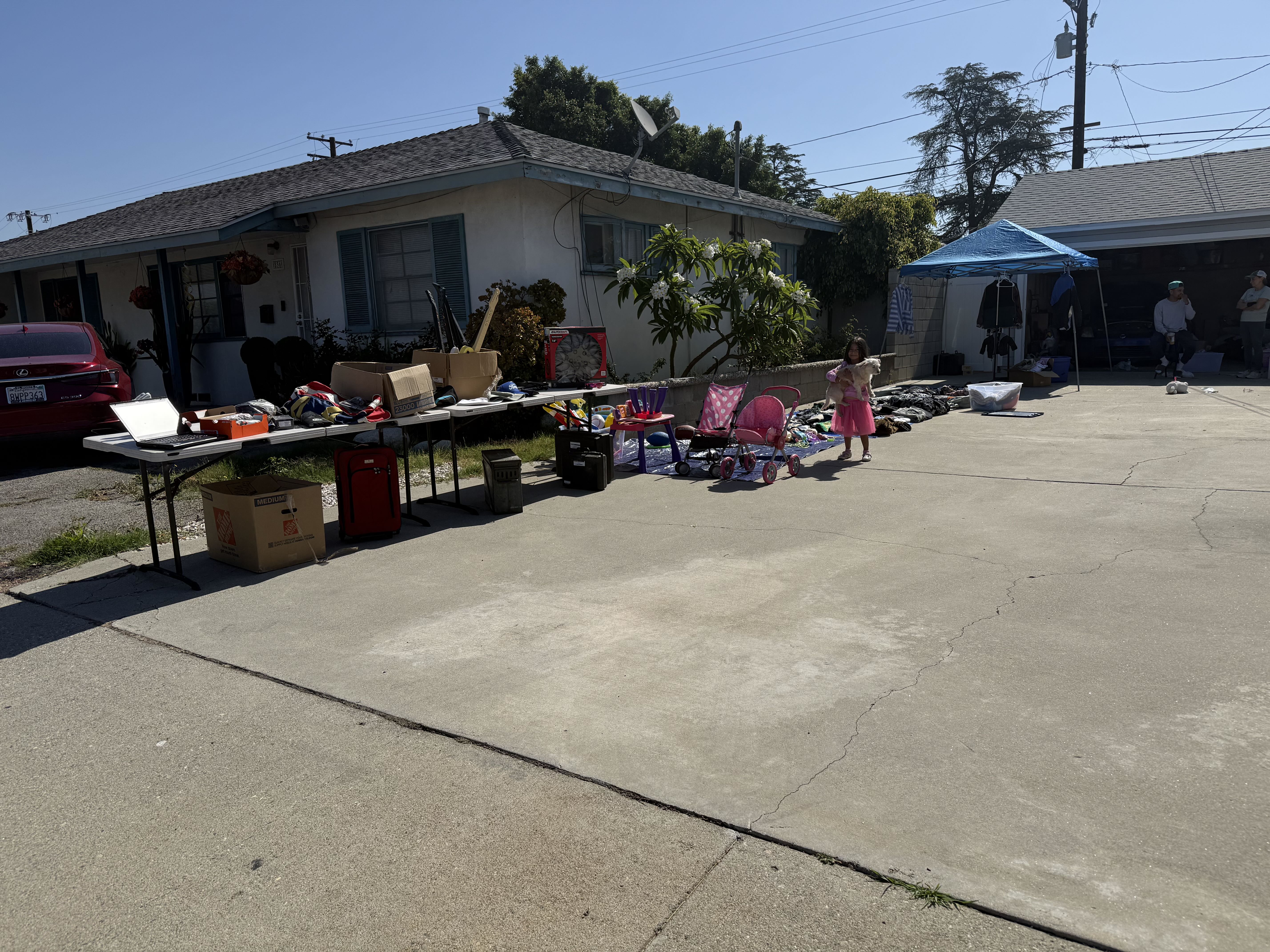 yard sale photo