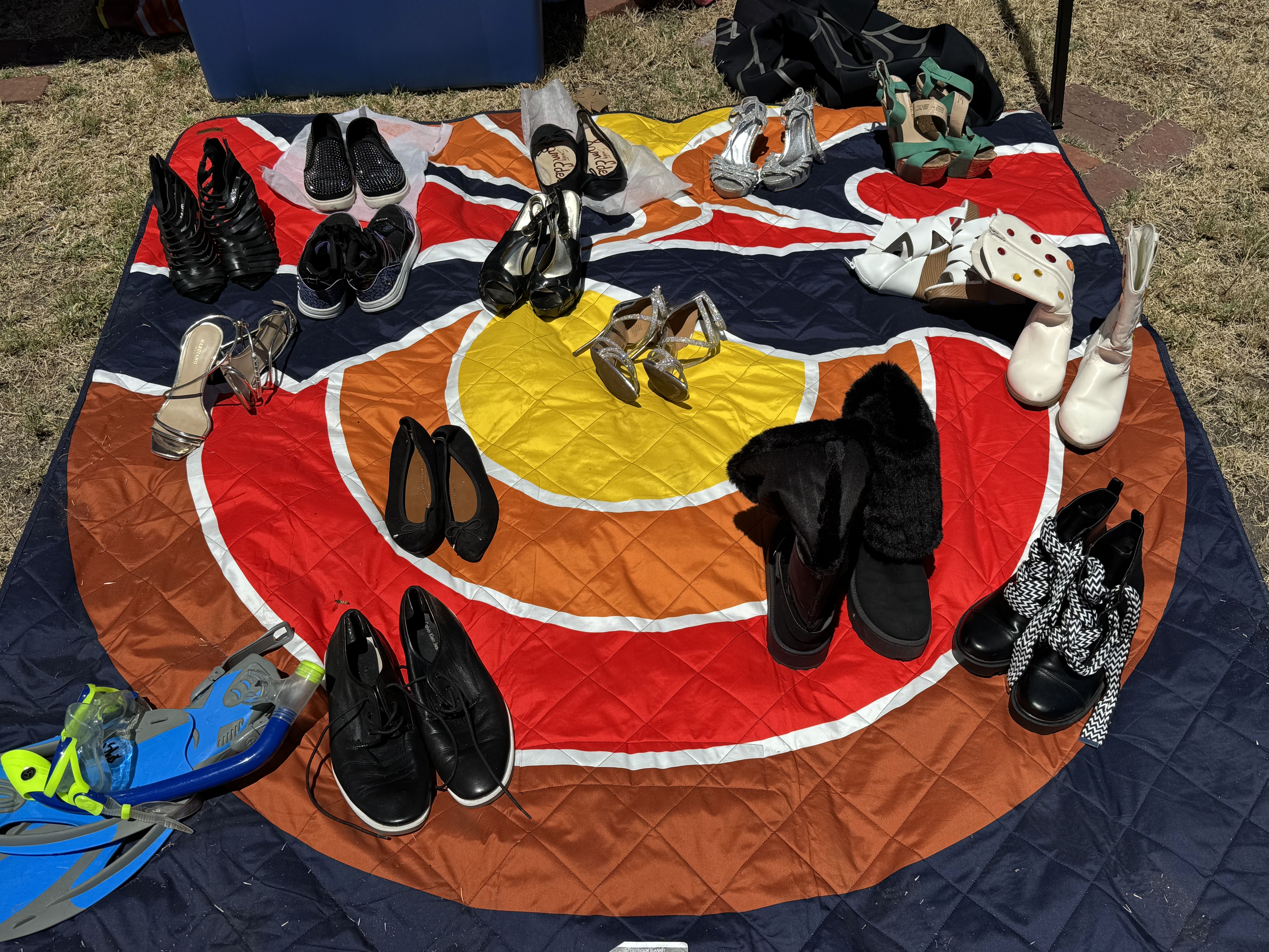 Fundraising Yard Sale photo