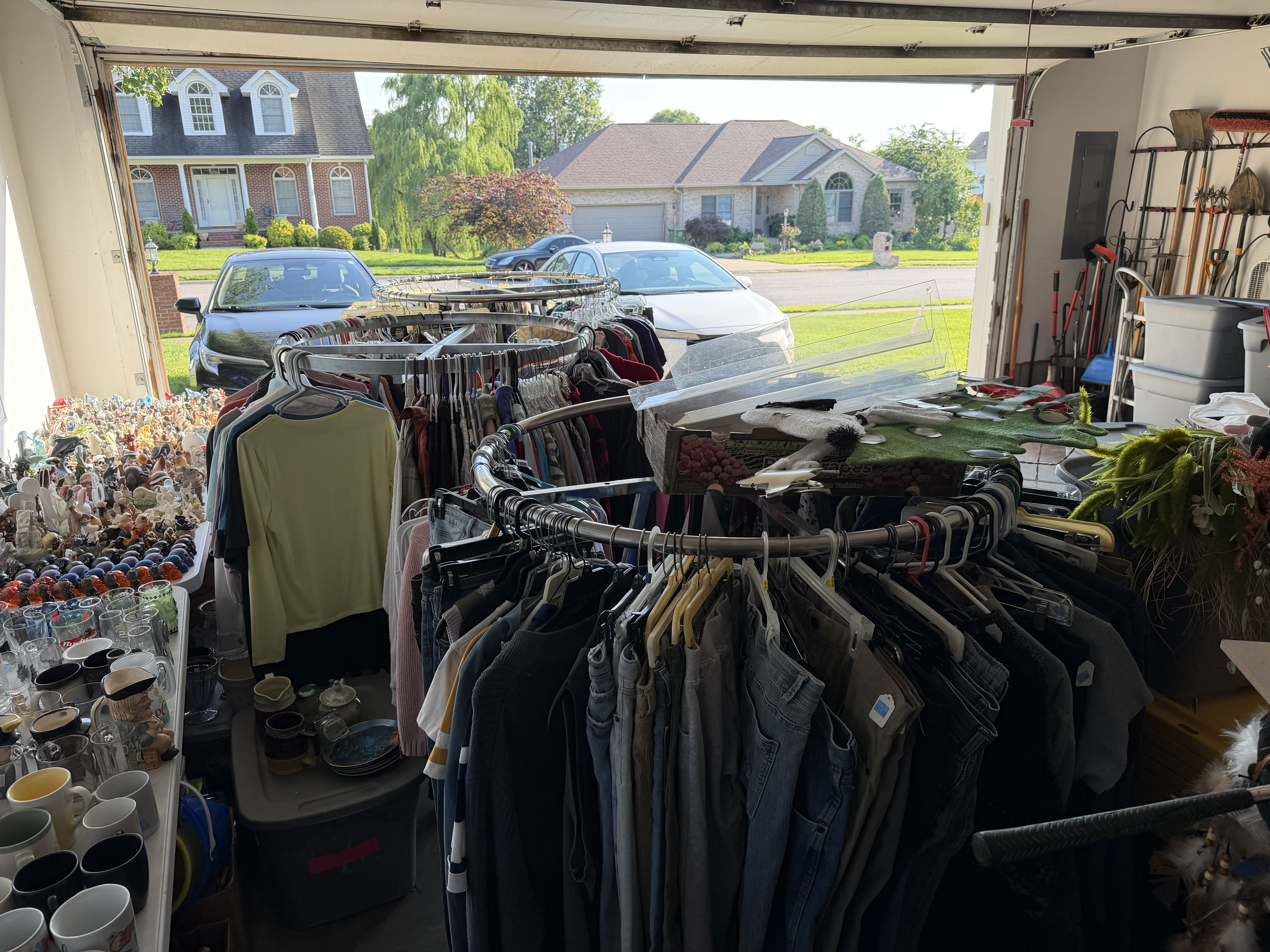 wolf Hills Neighborhood yard sale photo