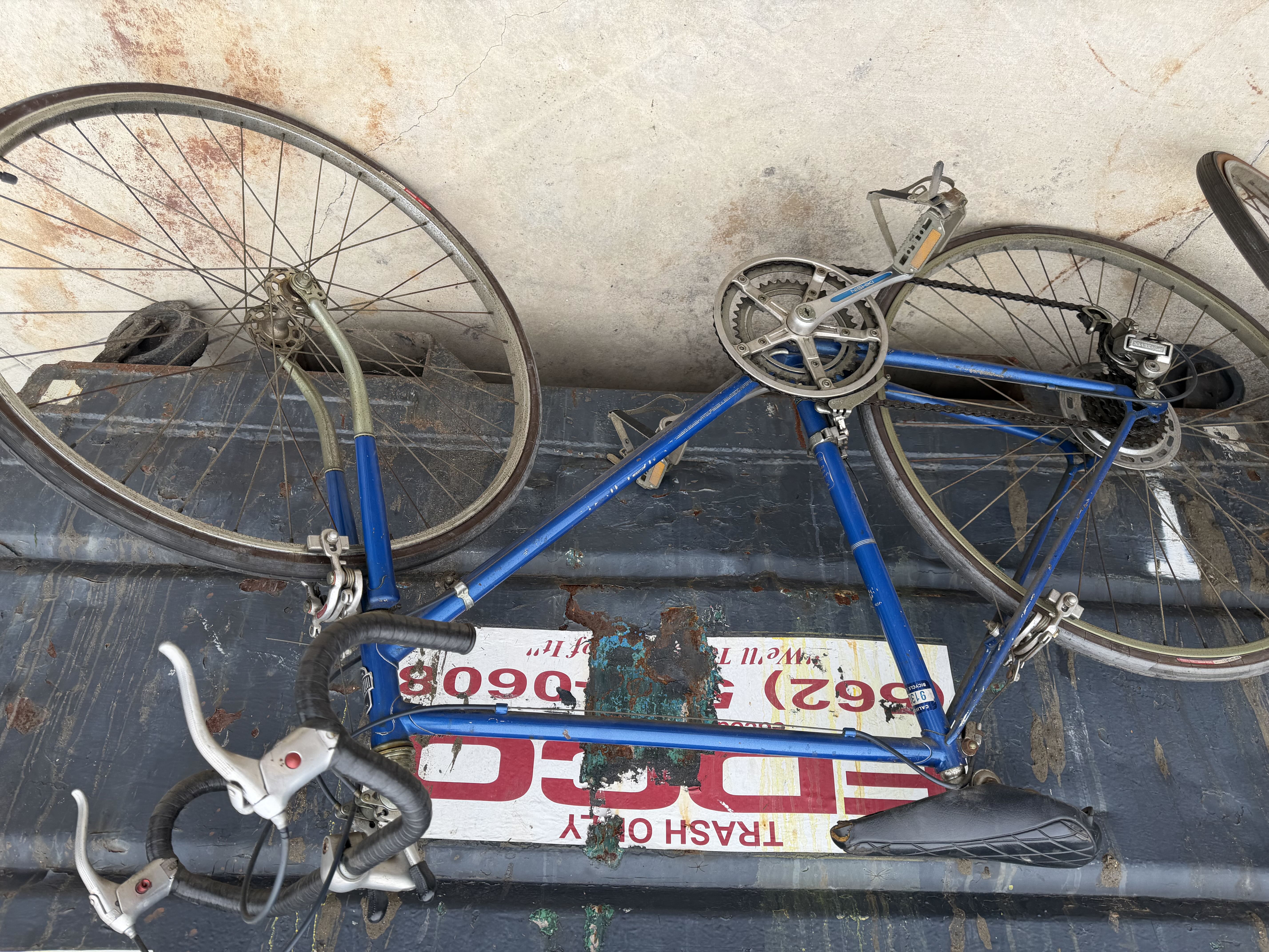 garage sale photo