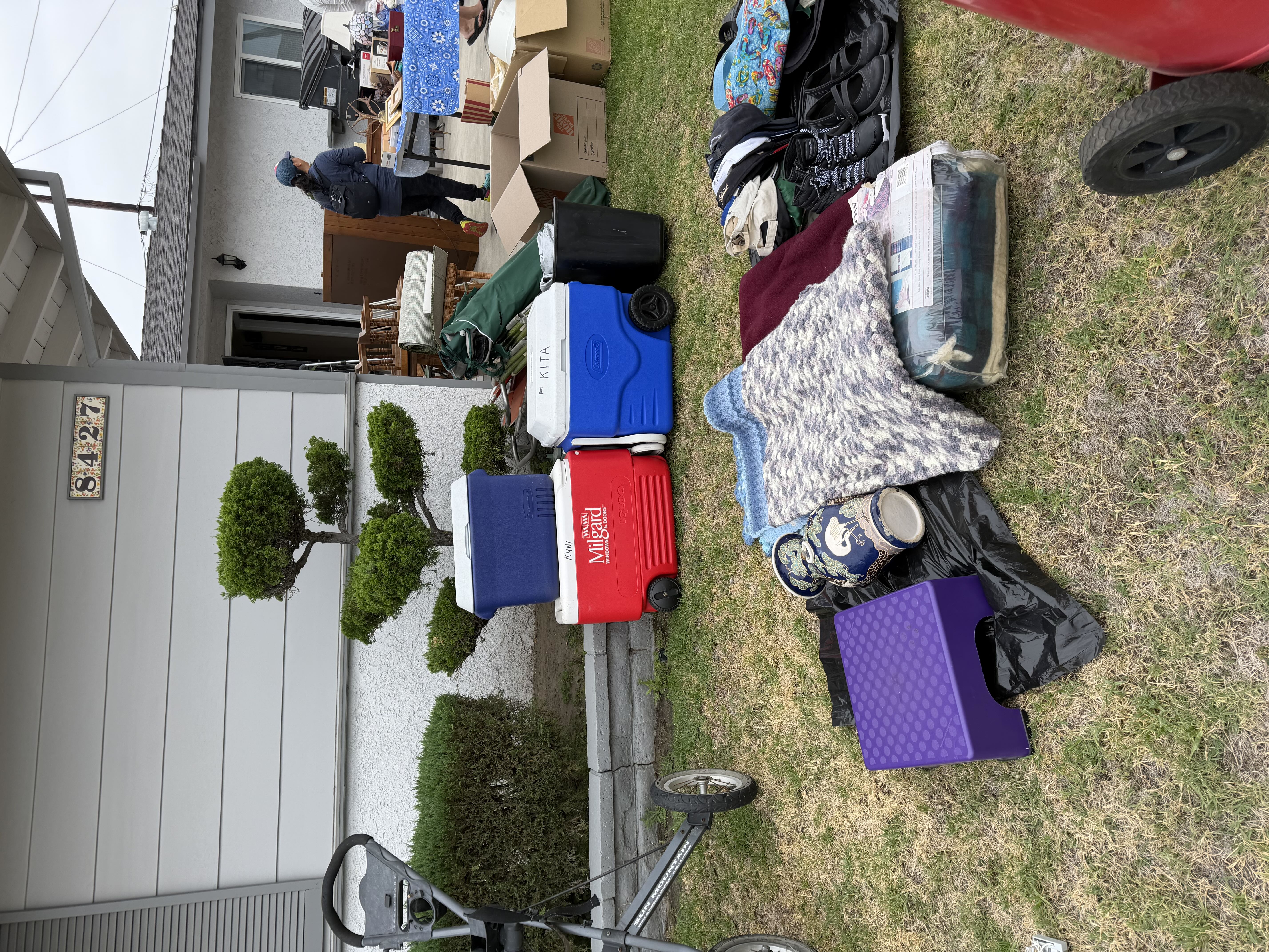 garage sale photo