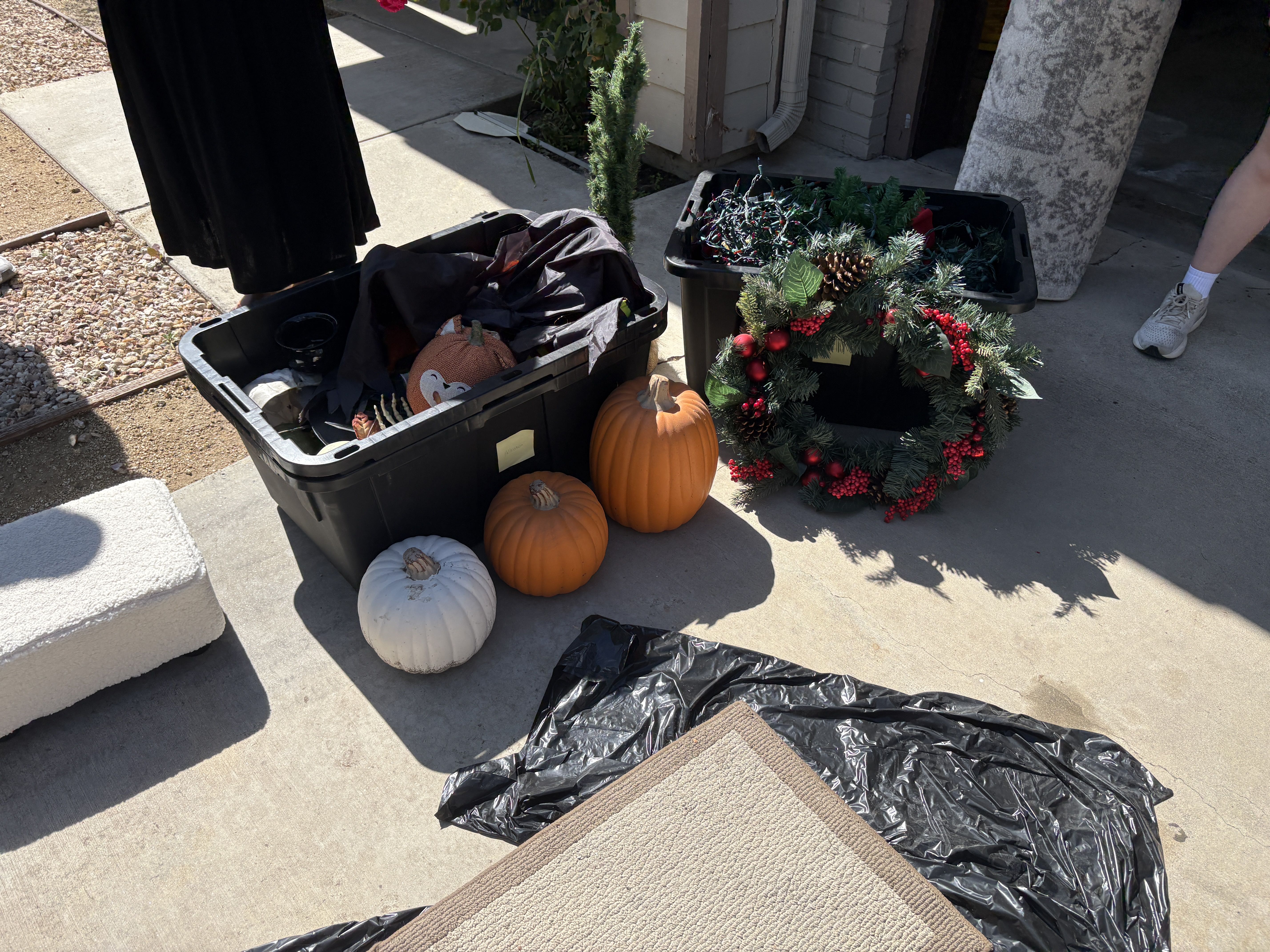moving out yard sale photo