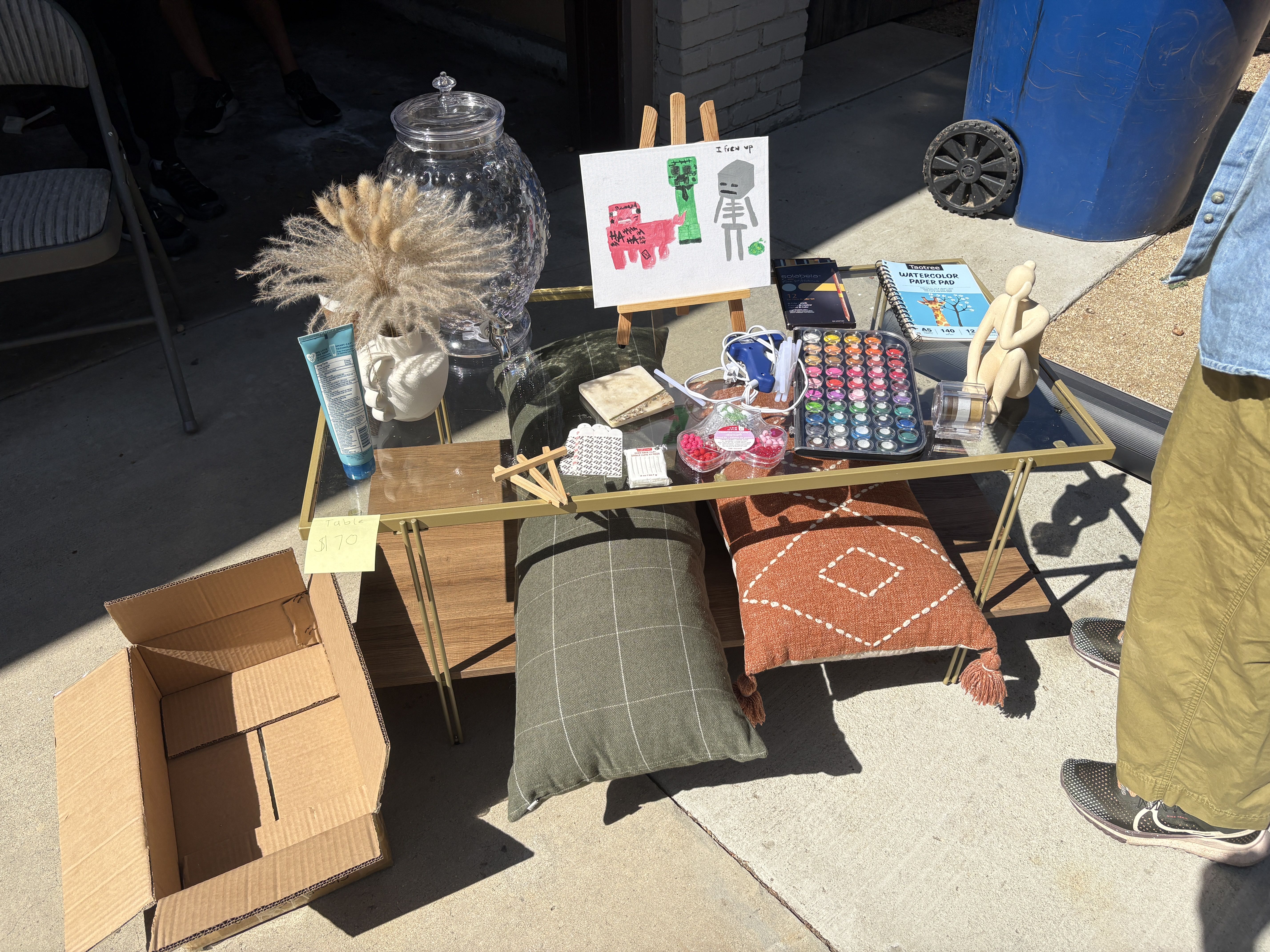 moving out yard sale photo