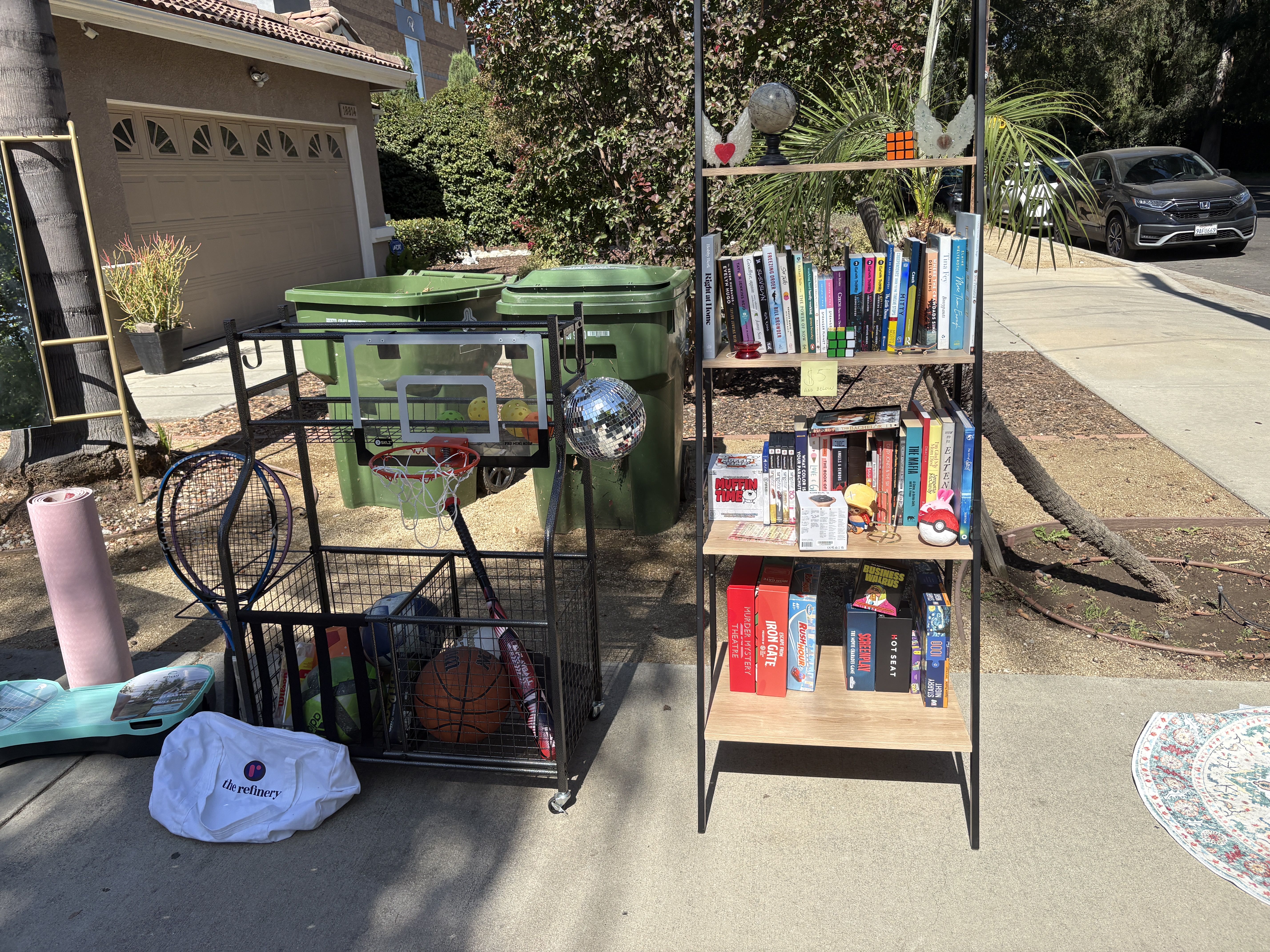 moving out yard sale photo