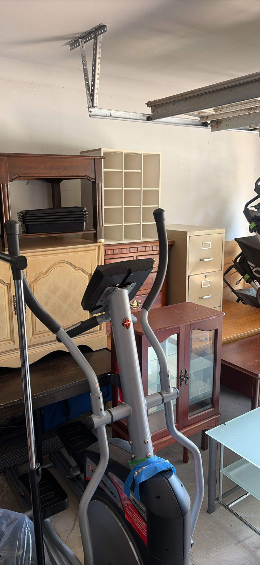 YARD SALE | TODAY SATURDAY 30th | 386 KERRIAN LN | CLOSE 6pm photo