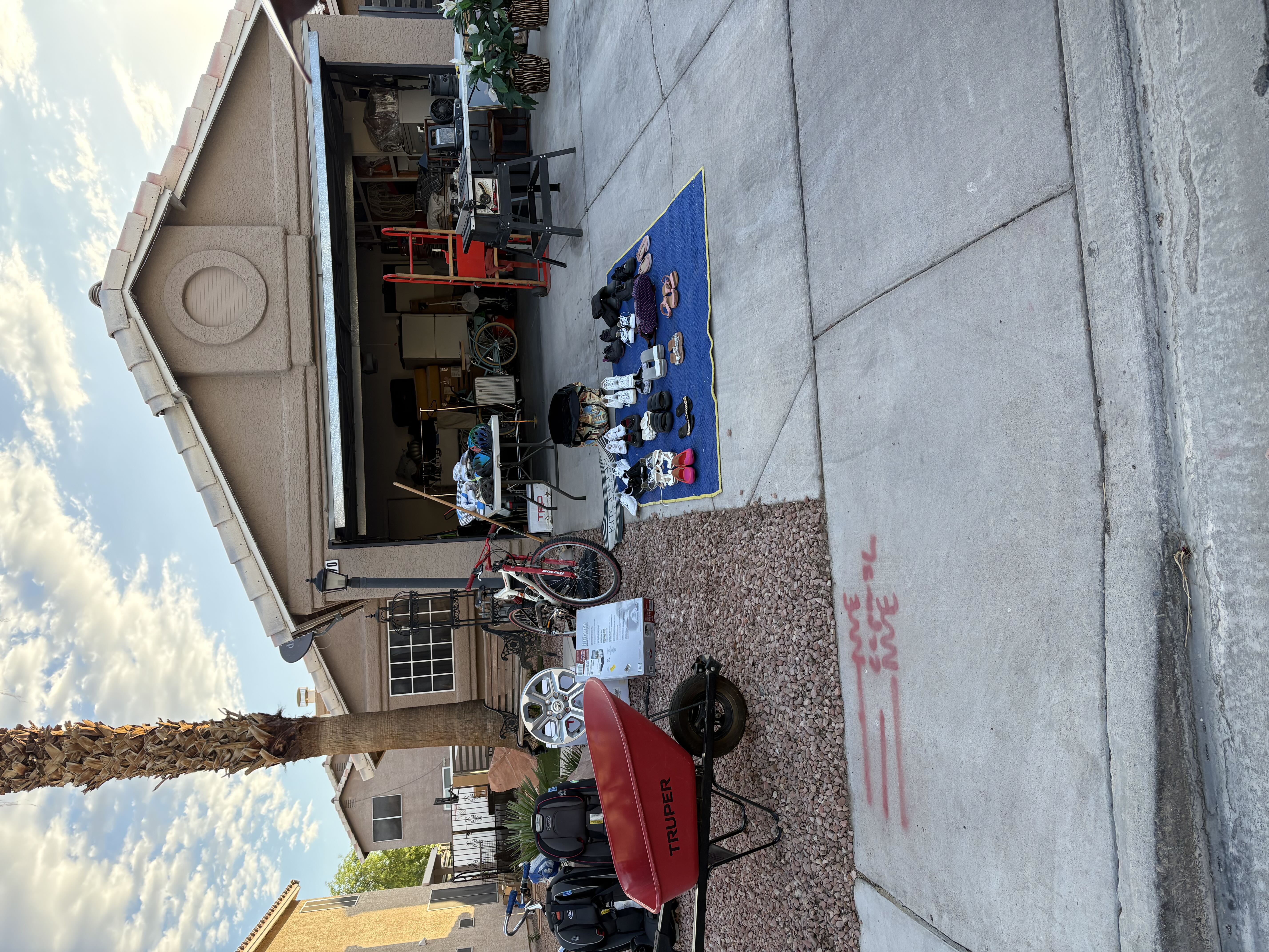 yard sale photo