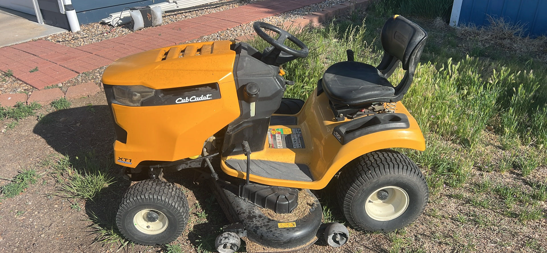 huge country moving sale photo