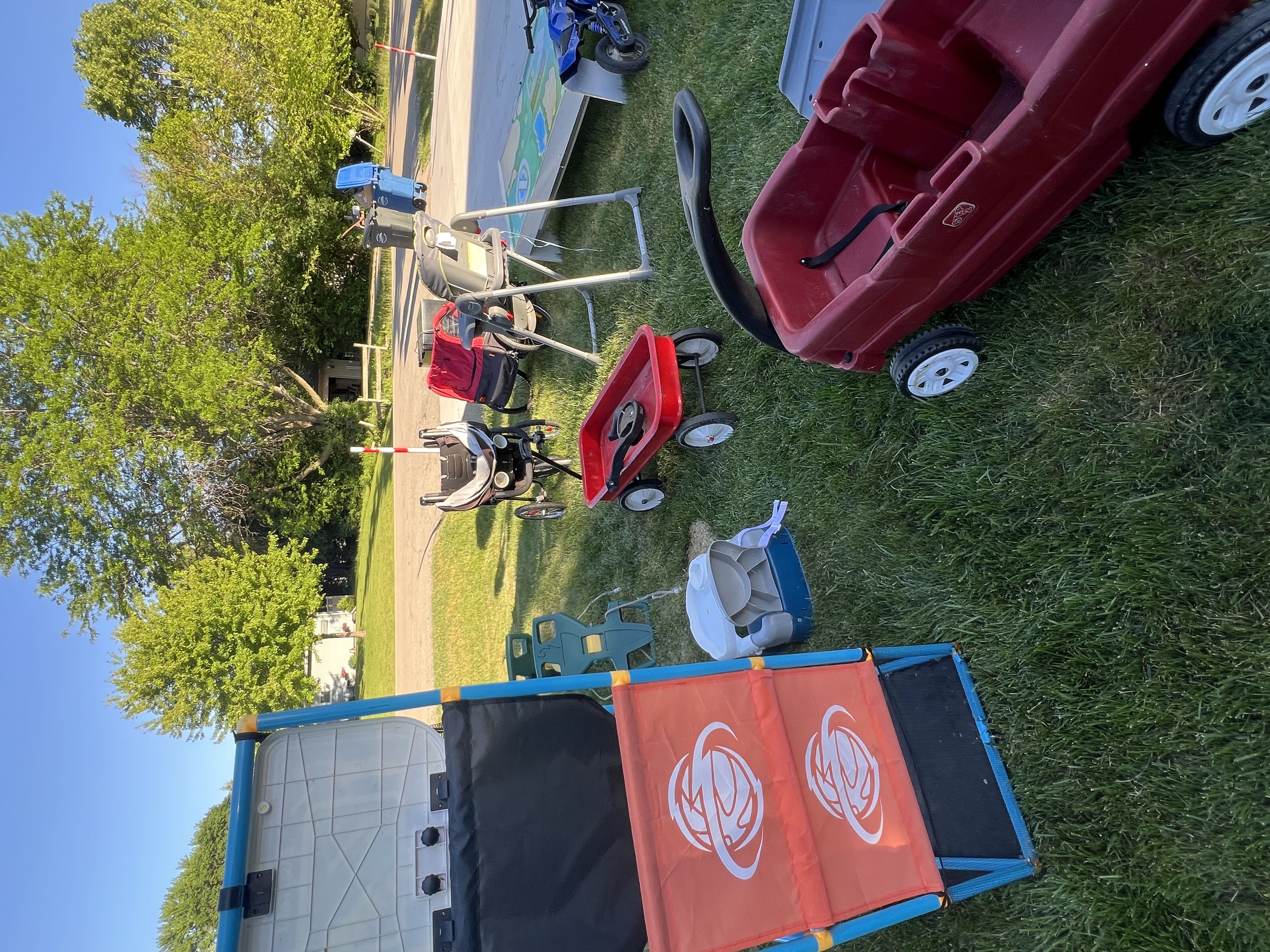 garage sale photo