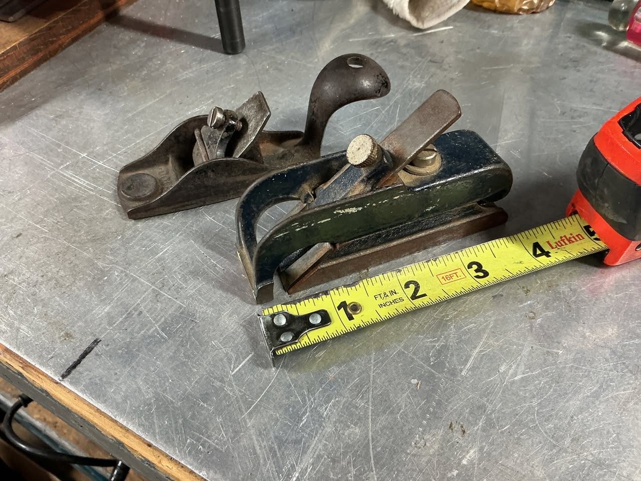 Big multifamily yard sale photo
