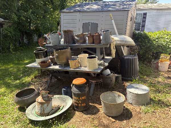 yard sale photo