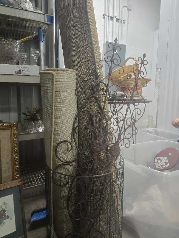 Rust and Dust Antiques Parking Lot Sale photo