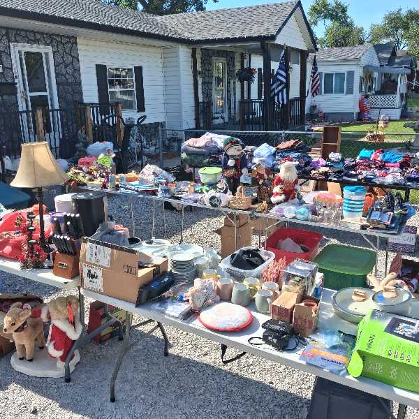 5 Family Yard Sale!! photo