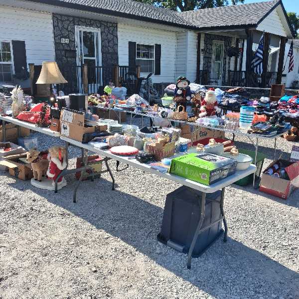 5 Family Yard Sale!! photo
