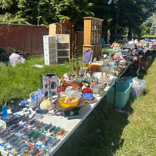 HUGE YARD SALE TREASURE HUNT – VINTAGE, FURNITURE, TOOLS & MORE photo