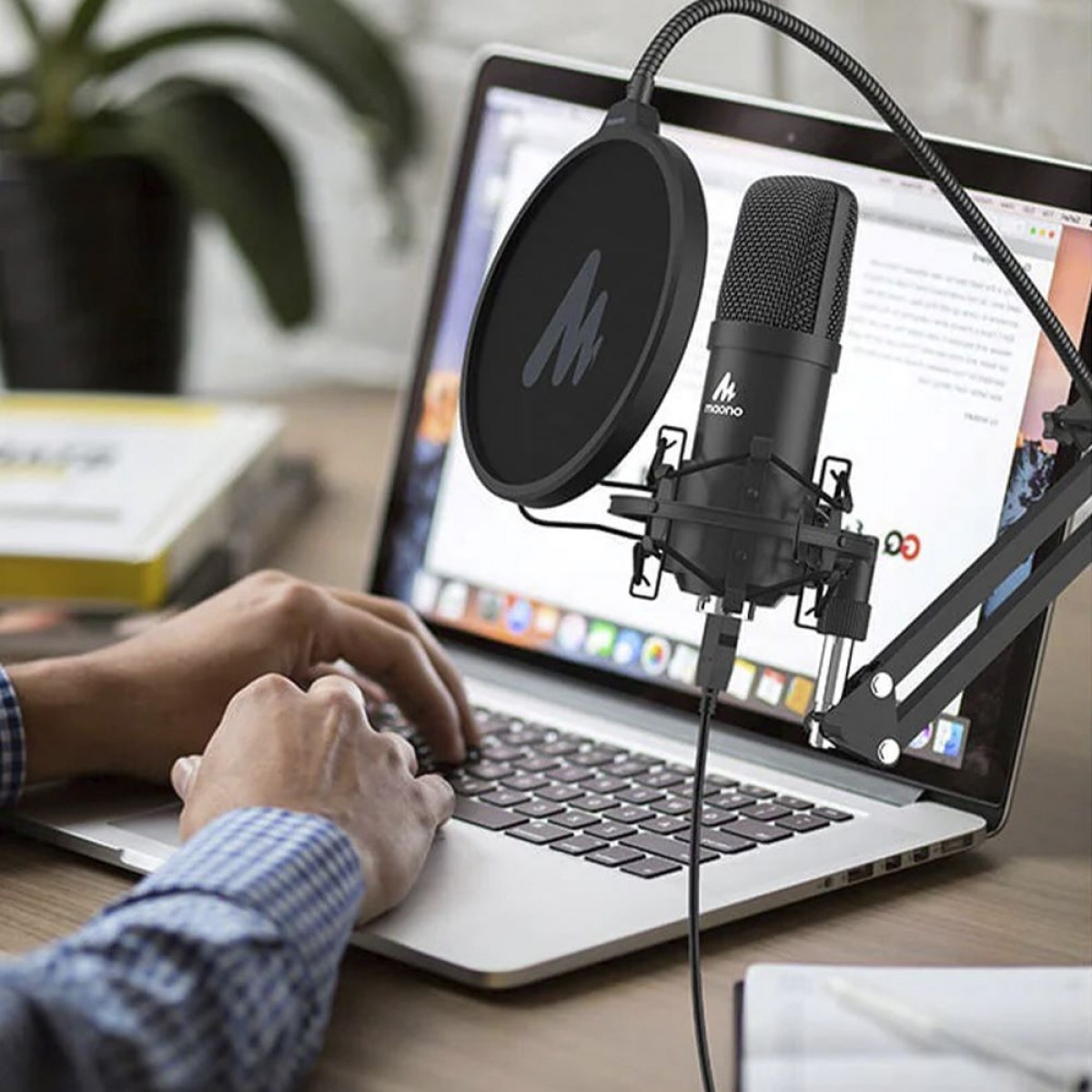 Kit Microfone Profissional Maono A04, USB, Braço Articulado, Preto, AU-A04