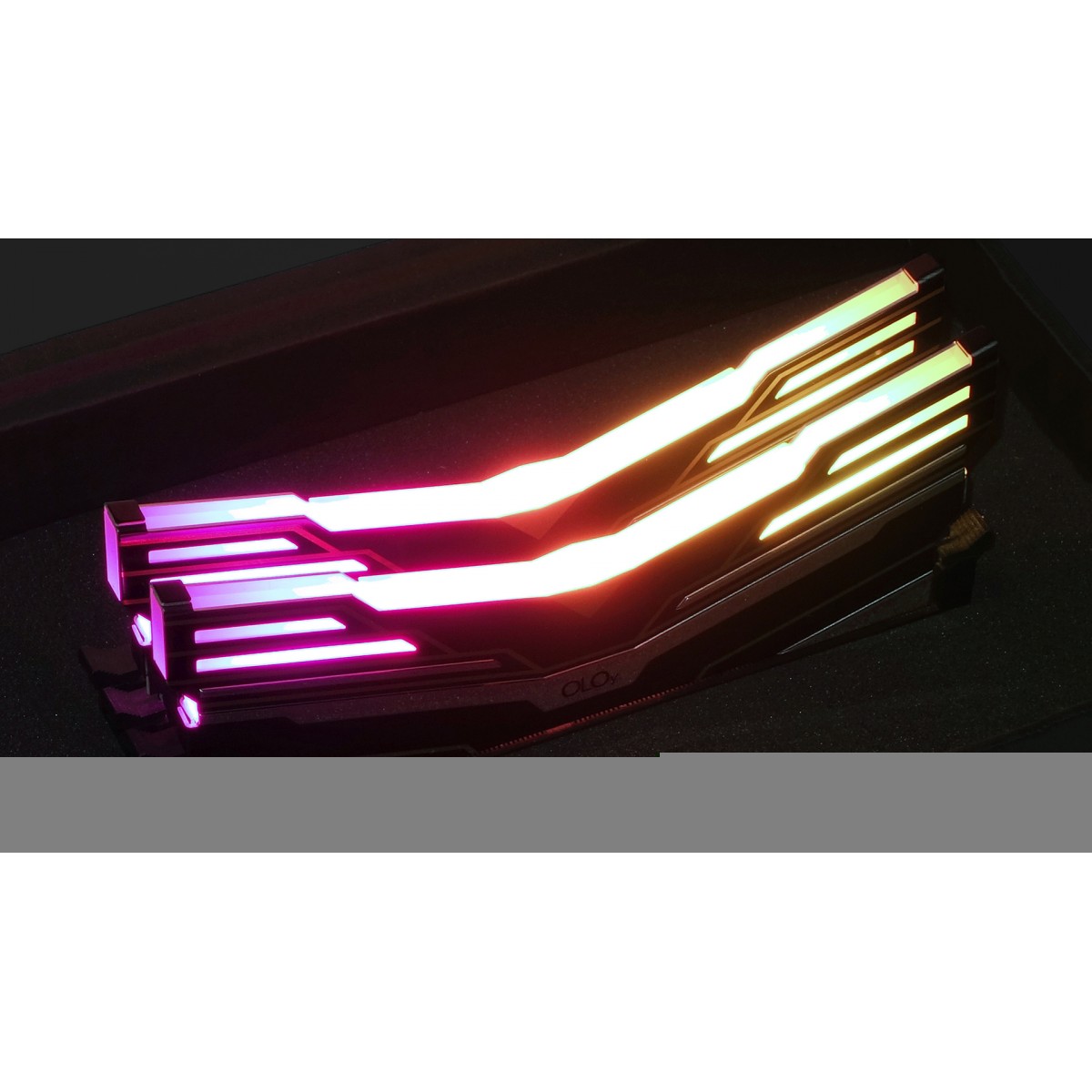 Memória DDR4 OLOy WarHawk Black, 8GB, 3200MHZ, RGB, MD4U083216BESA