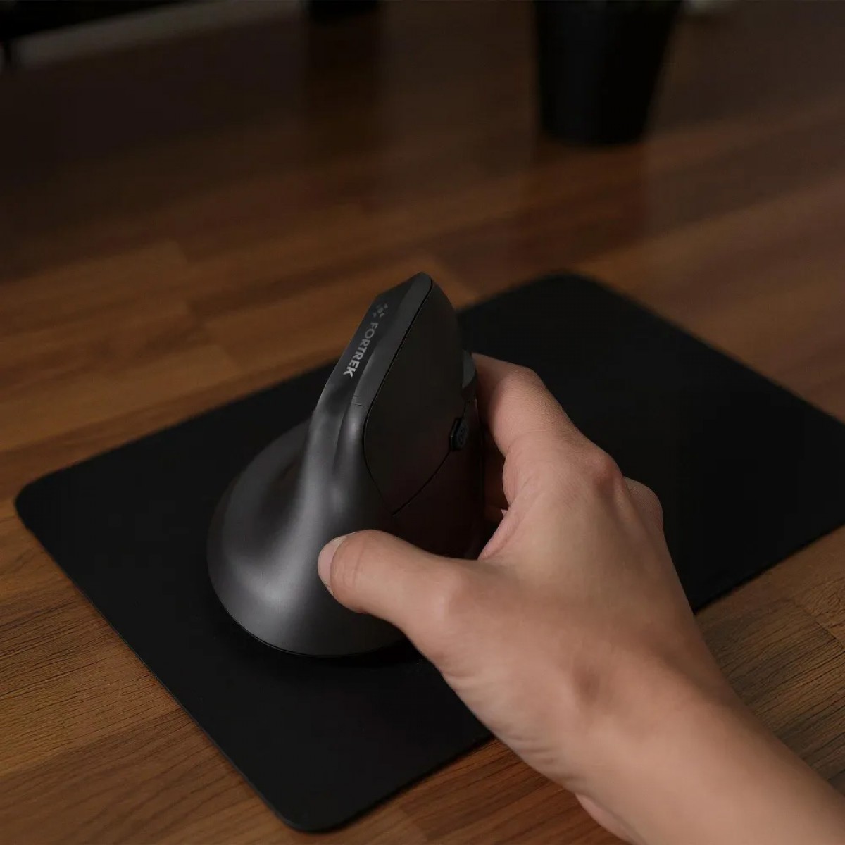 Mouse Ergonômico Vertical Fortrek Merg15, Wireless/Bluetooth/USB, 1600 DPI, 6 Botões, Preto