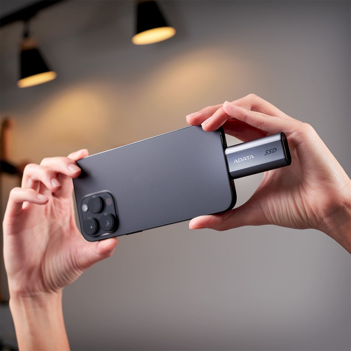 SSD Externo Portátil Adata SC750, 1000GB, USB-C 3.2, Leitura 1050MB/S, SC750-1000G-CCBK