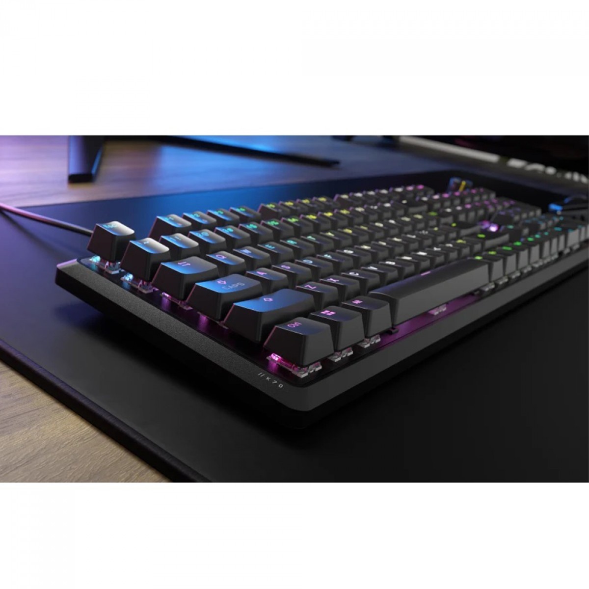 Teclado Gamer Mecânico Corsair K70 Core, RGB, Switch MLX Red, Full Size, ANSI, Preto, CH-910971E-NA