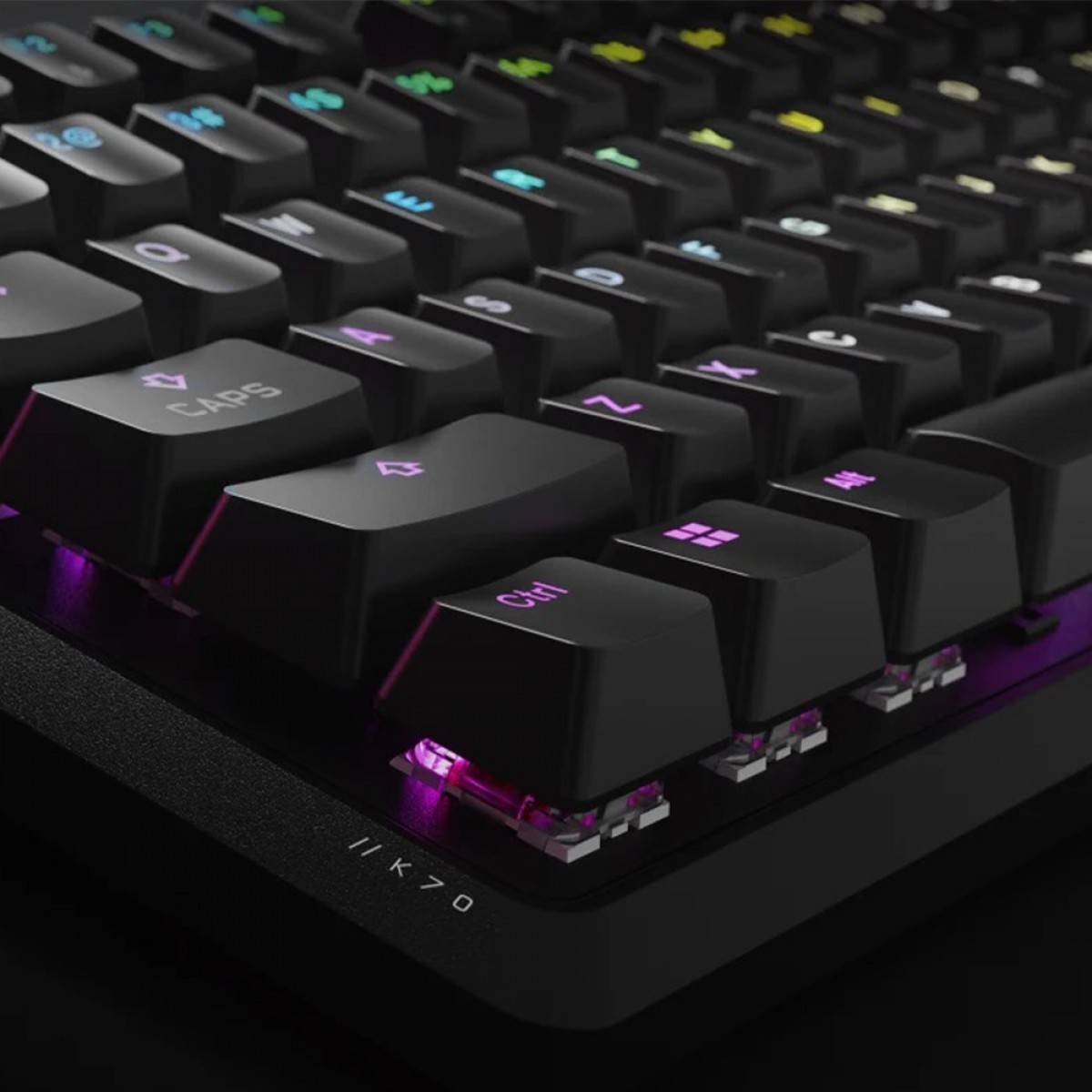 Teclado Gamer Mecânico Corsair K70 Core, RGB, Switch MLX Red, Full Size, ANSI, Preto, CH-910971E-NA