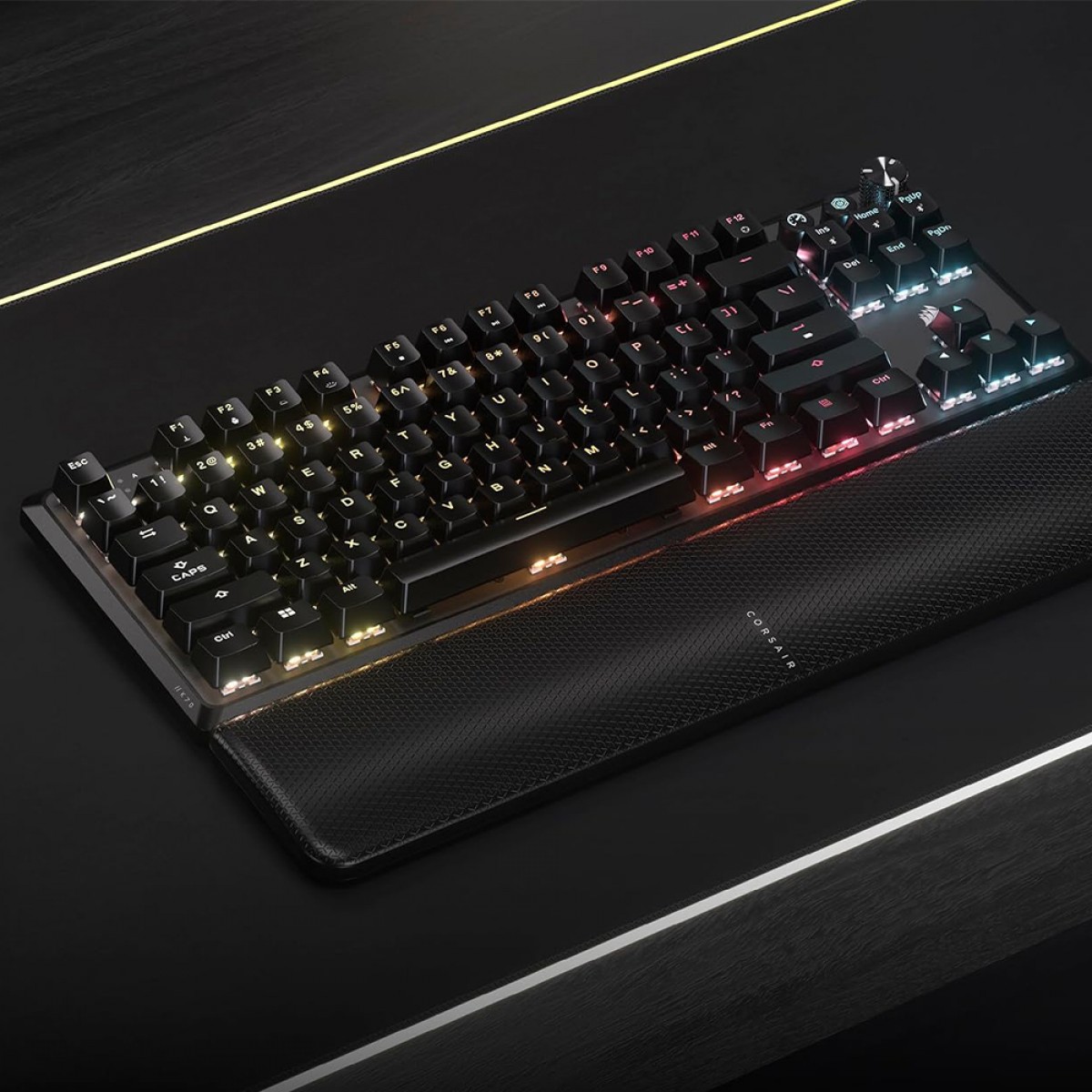 Teclado Gamer Mecânico Corsair K70 Core TKL, RGB, Wireless, Switch MLX Red, ANSI, Preto, CH-914901E-NA