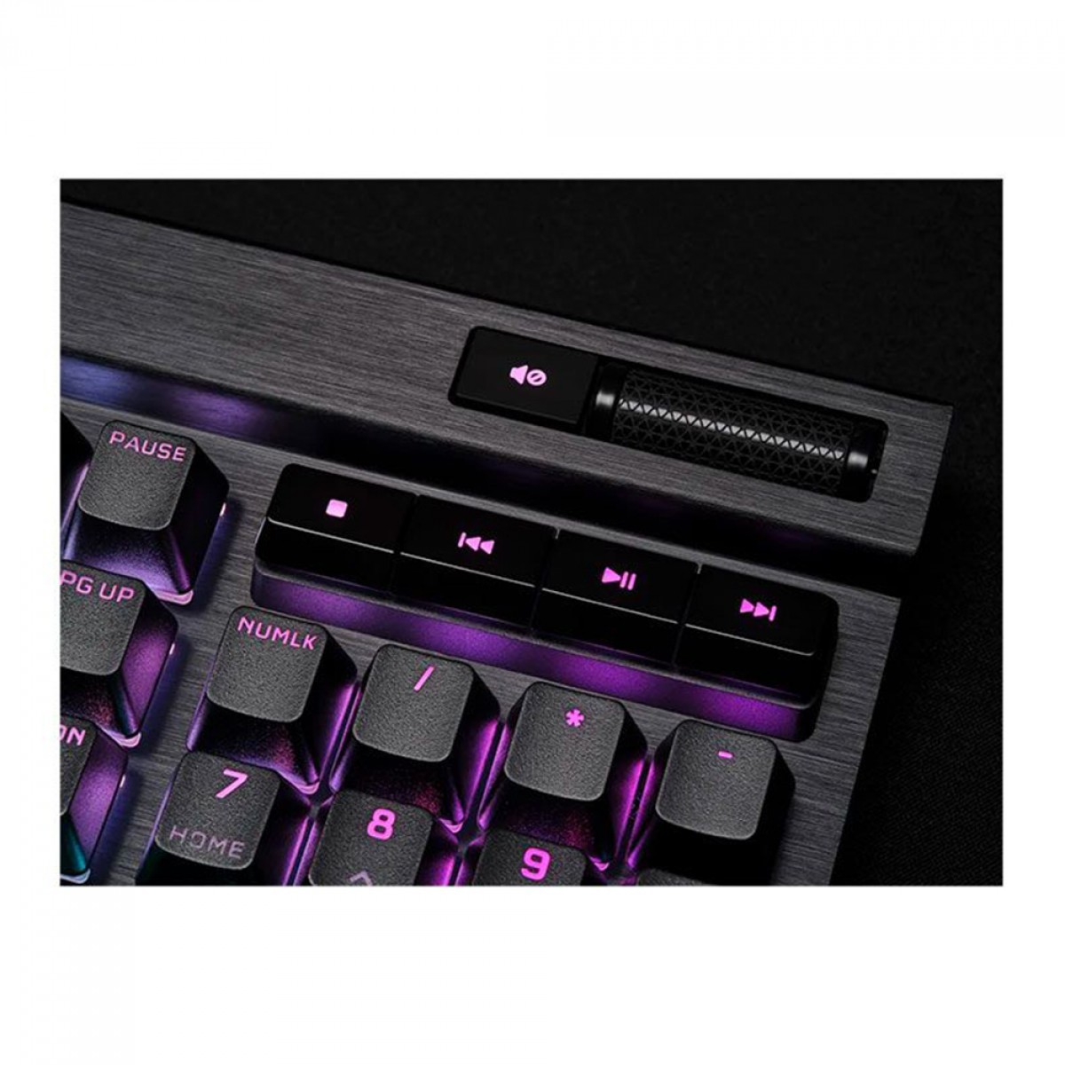 Teclado Mecânico Gamer Corsair K70 RGB PRO, Switch Cherry MX Red, ANSI, Preto, CH-9109410-NA