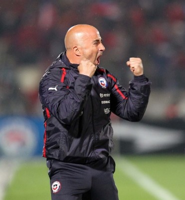 Sampaoli busca desbancar al actual monarca del fútbol mundial esta tarde en Ginebra.