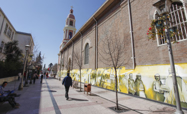 Mural en plasmado en un costado de la Catedral.