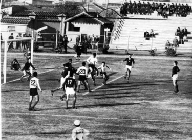 Los primeros duelos que se jugaron en el histórico estadio El Teniente.