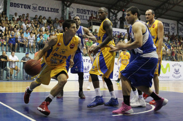 Boston College y Osorno empatan la serie. 