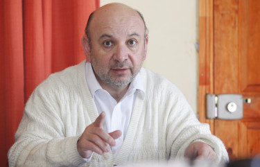 El diputado por Rancagua señaló que la asesoría se realizará en un edificio donde "no hay ni siquiera término de la obra".
